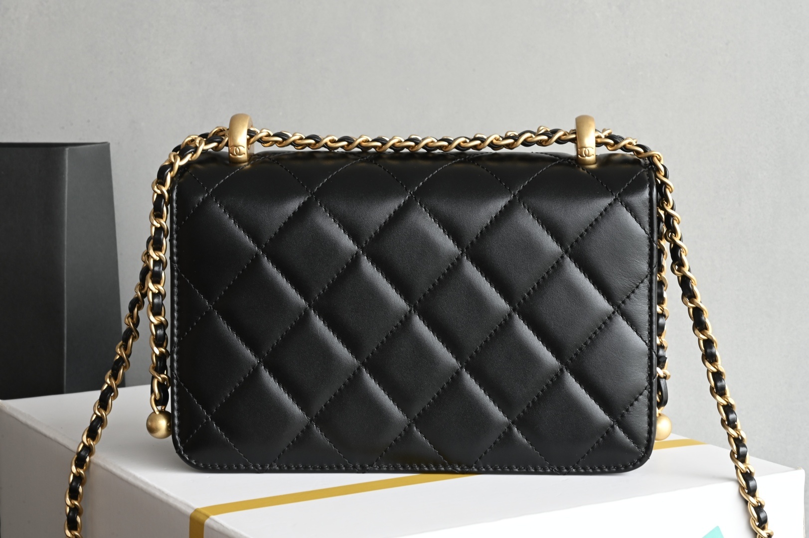 白金版▪️正品级 包装如图𝗖𝗵𝗮𝗻𝗲𝟭 𝟮𝟓𝐒 全新升级版双金珠口盖包 黑色 小号专柜售价𝟦𝟧𝟪𝟢𝟢𝗋𝗆