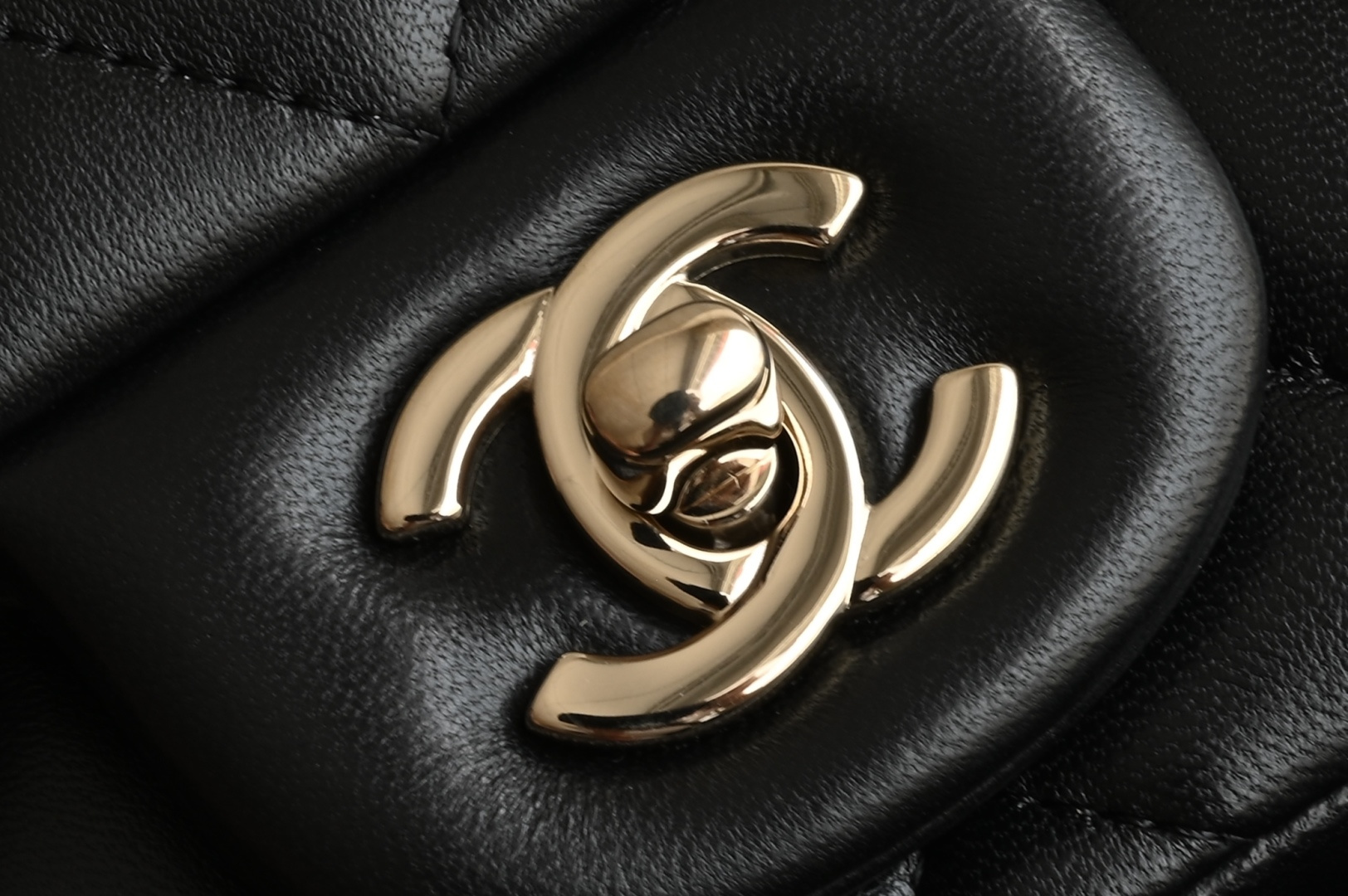 白金版▪️正品级 包装如图全新发售‼️升级版𝙲𝙵系列专柜售价𝟚𝟡𝟟𝟘𝟘𝕞𝕓购入开发➠𝙲𝚕𝚊𝚜𝚜𝚒𝚌 𝙵𝚕