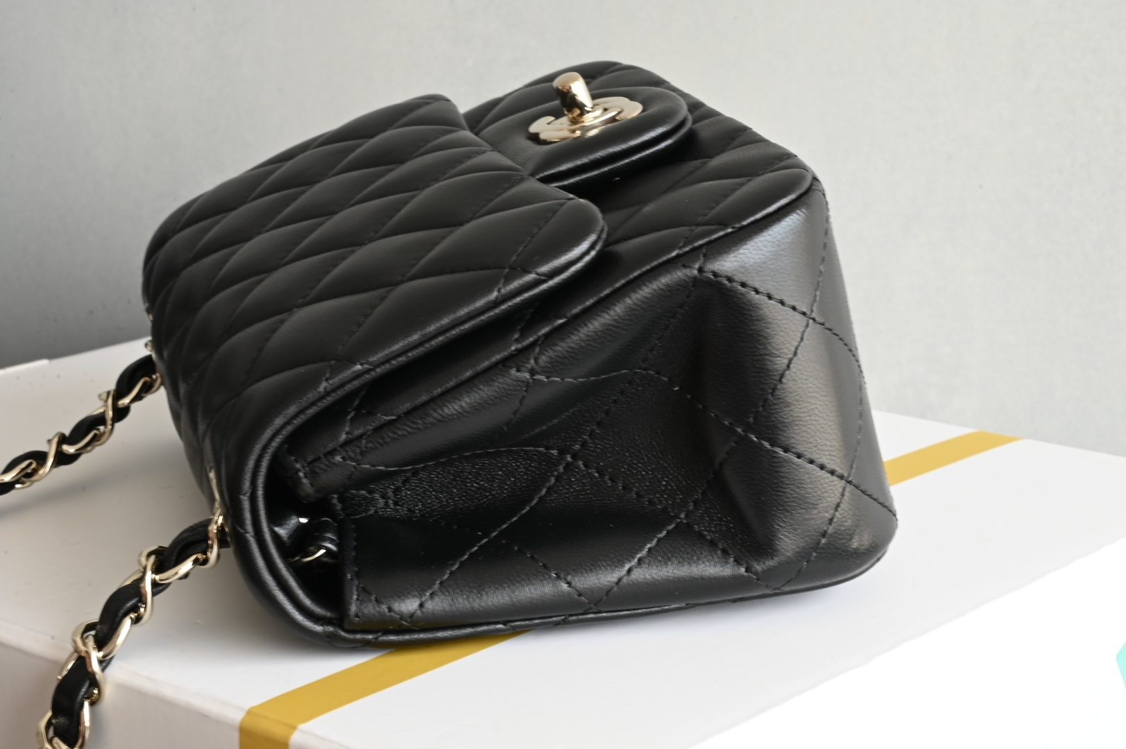 白金版▪️正品级 包装如图全新发售‼️升级版𝙲𝙵系列专柜售价𝟚𝟡𝟟𝟘𝟘𝕞𝕓购入开发➠𝙲𝚕𝚊𝚜𝚜𝚒𝚌 𝙵𝚕