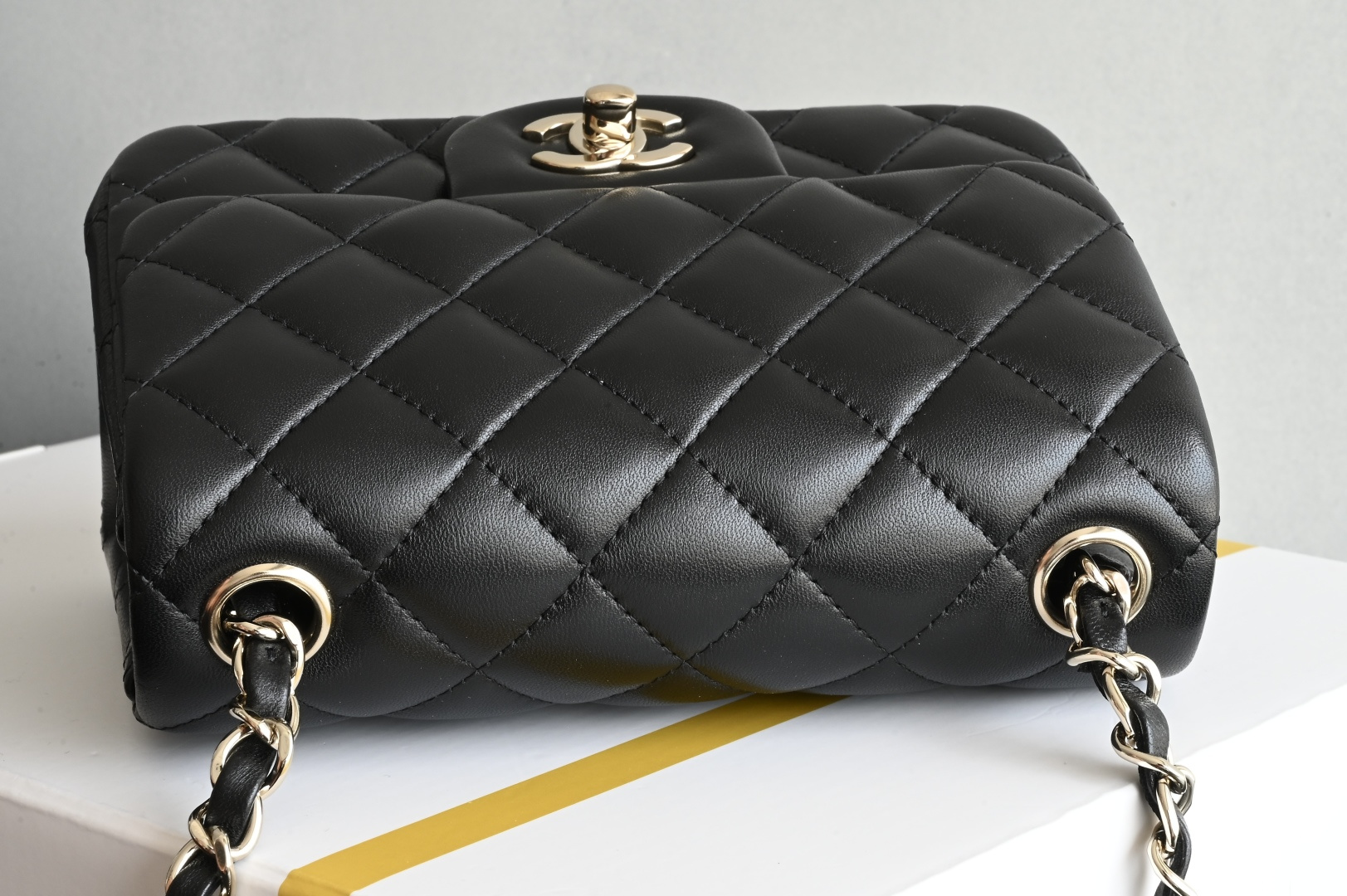 白金版▪️正品级 包装如图全新发售‼️升级版𝙲𝙵系列专柜售价𝟚𝟡𝟟𝟘𝟘𝕞𝕓购入开发➠𝙲𝚕𝚊𝚜𝚜𝚒𝚌 𝙵𝚕