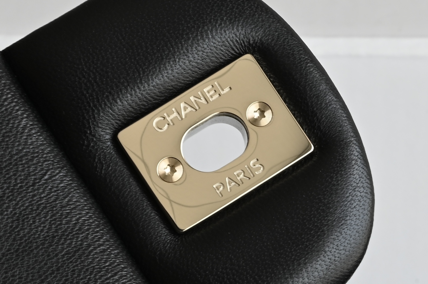 白金版▪️正品级 包装如图全新发售‼️升级版𝙲𝙵系列专柜售价𝟚𝟡𝟟𝟘𝟘𝕞𝕓购入开发➠𝙲𝚕𝚊𝚜𝚜𝚒𝚌 𝙵𝚕