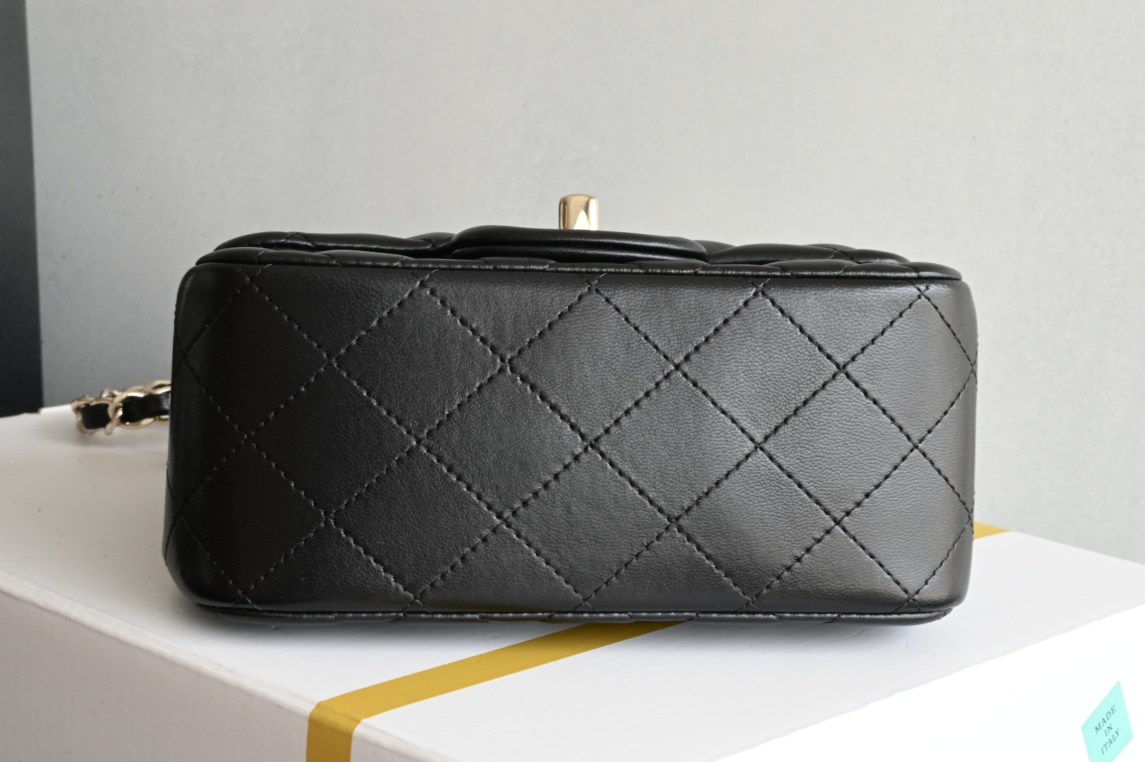 白金版▪️正品级 包装如图全新发售‼️升级版𝙲𝙵系列专柜售价𝟚𝟡𝟟𝟘𝟘𝕞𝕓购入开发➠𝙲𝚕𝚊𝚜𝚜𝚒𝚌 𝙵𝚕