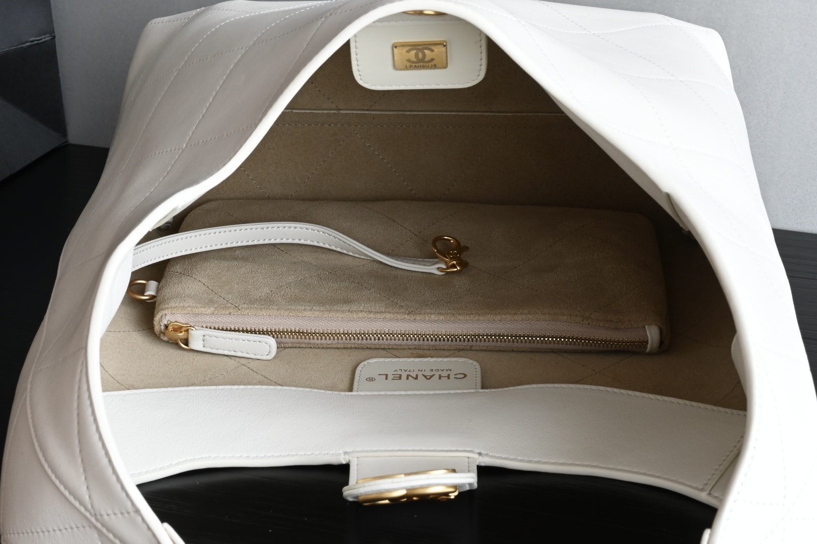 白金版▪️正品级 包装如图全新到货🆕𝐂𝐡𝐚𝐧𝐞𝟏 𝟐𝟓𝐏 大号嬉皮包专柜售价𝟧𝟧𝟢𝟢𝟢𝗋𝗆𝖻购入开发〰️