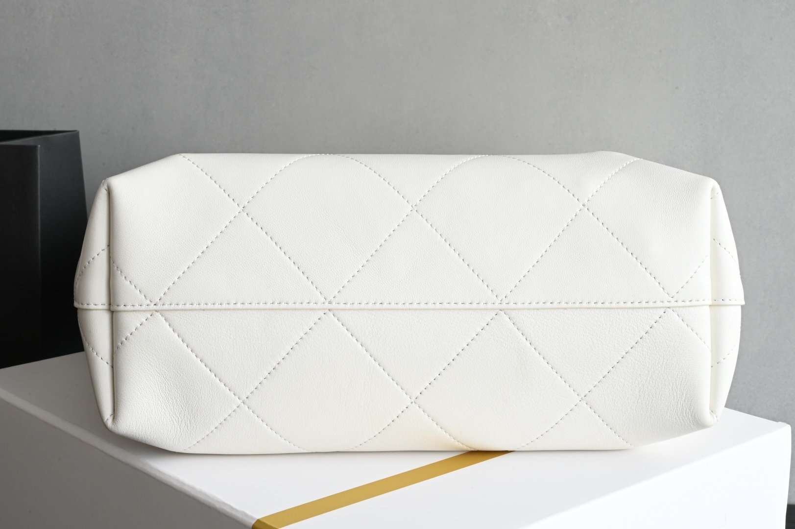 白金版▪️正品级 包装如图全新到货🆕𝐂𝐡𝐚𝐧𝐞𝟏 𝟐𝟓𝐏 大号嬉皮包专柜售价𝟧𝟧𝟢𝟢𝟢𝗋𝗆𝖻购入开发〰️