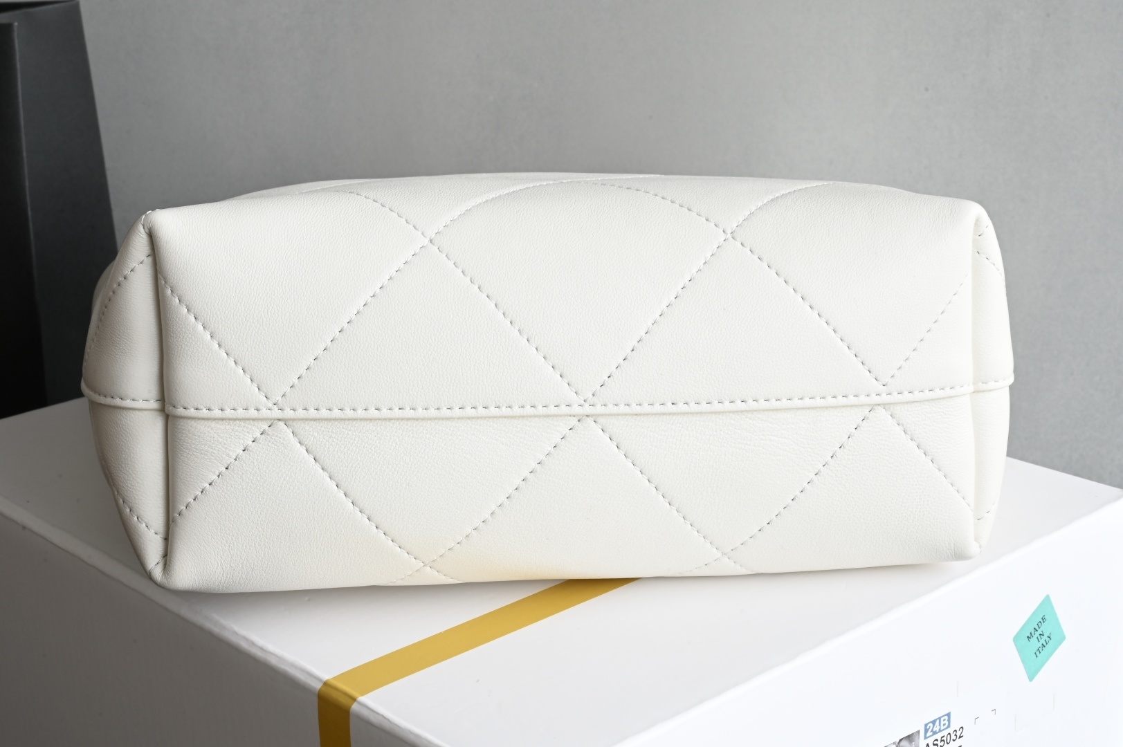 白金版▪️正品级 包装如图全新到货🆕𝐂𝐡𝐚𝐧𝐞𝟏 𝟐𝟓𝐏 小号嬉皮包专柜售价𝟦𝟩𝟪𝟢𝟢𝗋𝗆𝖻购入开发〰️