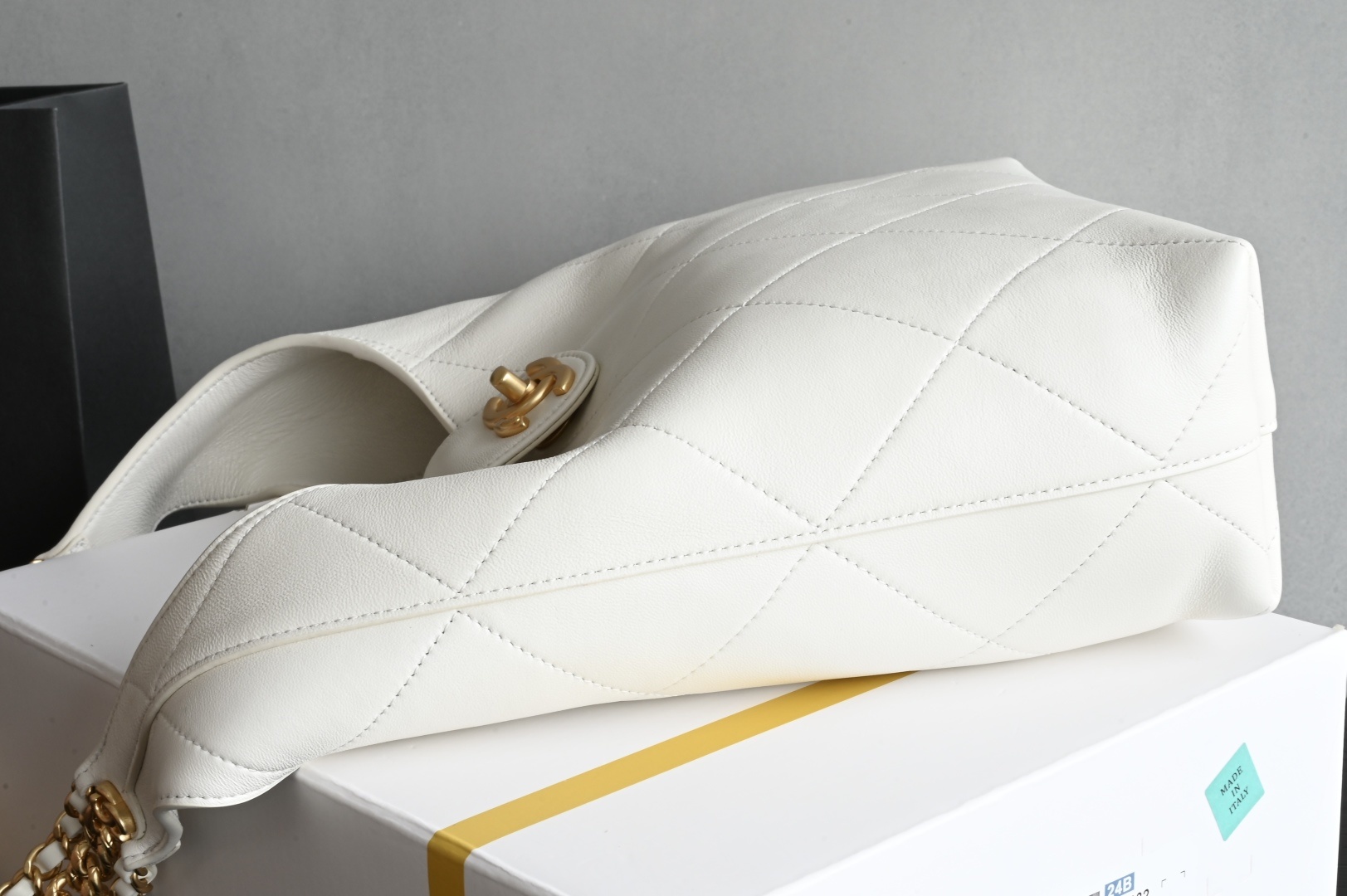 白金版▪️正品级 包装如图全新到货🆕𝐂𝐡𝐚𝐧𝐞𝟏 𝟐𝟓𝐏 小号嬉皮包专柜售价𝟦𝟩𝟪𝟢𝟢𝗋𝗆𝖻购入开发〰️