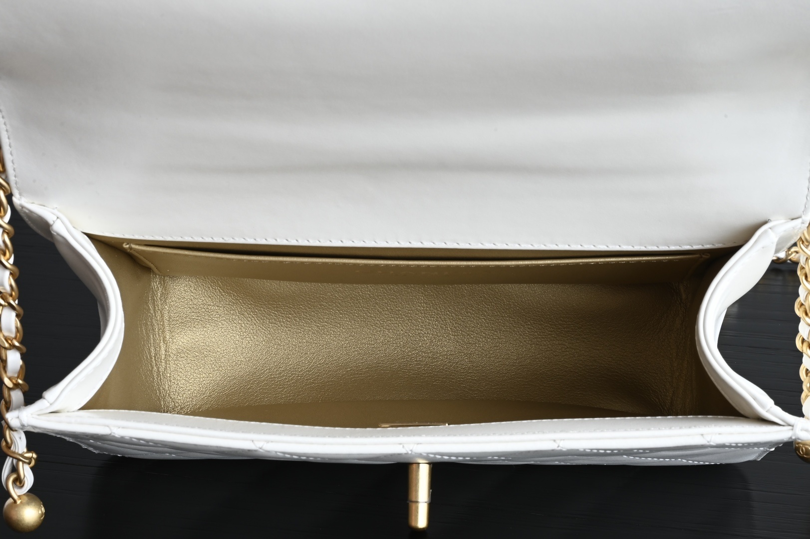 白金版▪️正品级 包装如图𝗖𝗵𝗮𝗻𝗲𝟭 𝟮𝟓𝐬 全新升级版双金珠口盖包 白色 中号 专柜售价𝟦𝟪𝟧𝟢𝟢𝗋