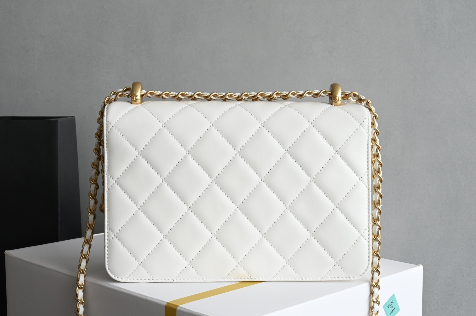 白金版▪️正品级 包装如图𝗖𝗵𝗮𝗻𝗲𝟭 𝟮𝟓𝐬 全新升级版双金珠口盖包 白色 中号 专柜售价𝟦𝟪𝟧𝟢𝟢𝗋