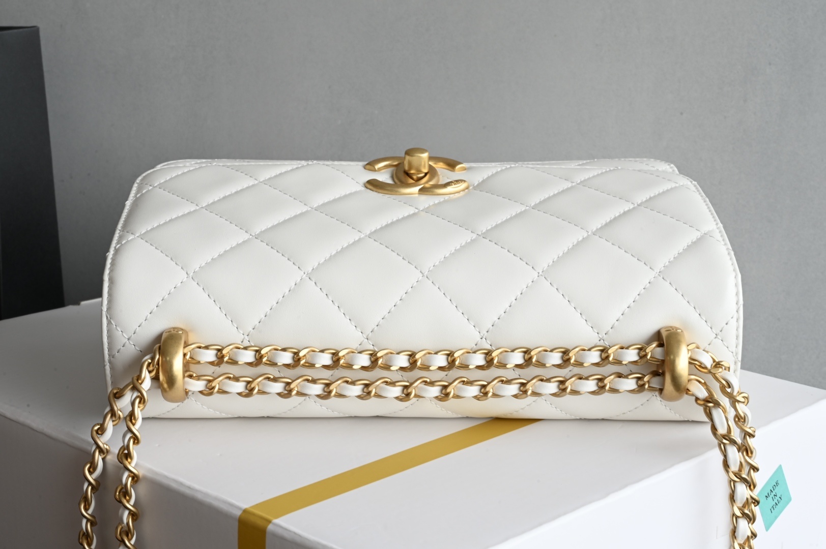 白金版▪️正品级 包装如图𝗖𝗵𝗮𝗻𝗲𝟭 𝟮𝟓𝐬 全新升级版双金珠口盖包 白色 中号 专柜售价𝟦𝟪𝟧𝟢𝟢𝗋