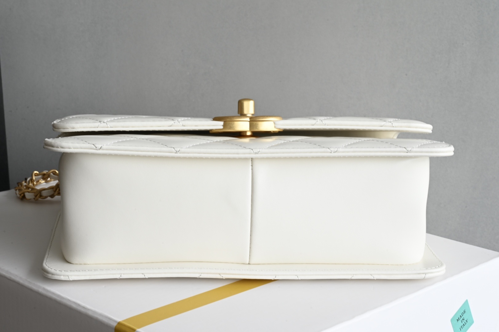 白金版▪️正品级 包装如图𝗖𝗵𝗮𝗻𝗲𝟭 𝟮𝟓𝐬 全新升级版双金珠口盖包 白色 中号 专柜售价𝟦𝟪𝟧𝟢𝟢𝗋