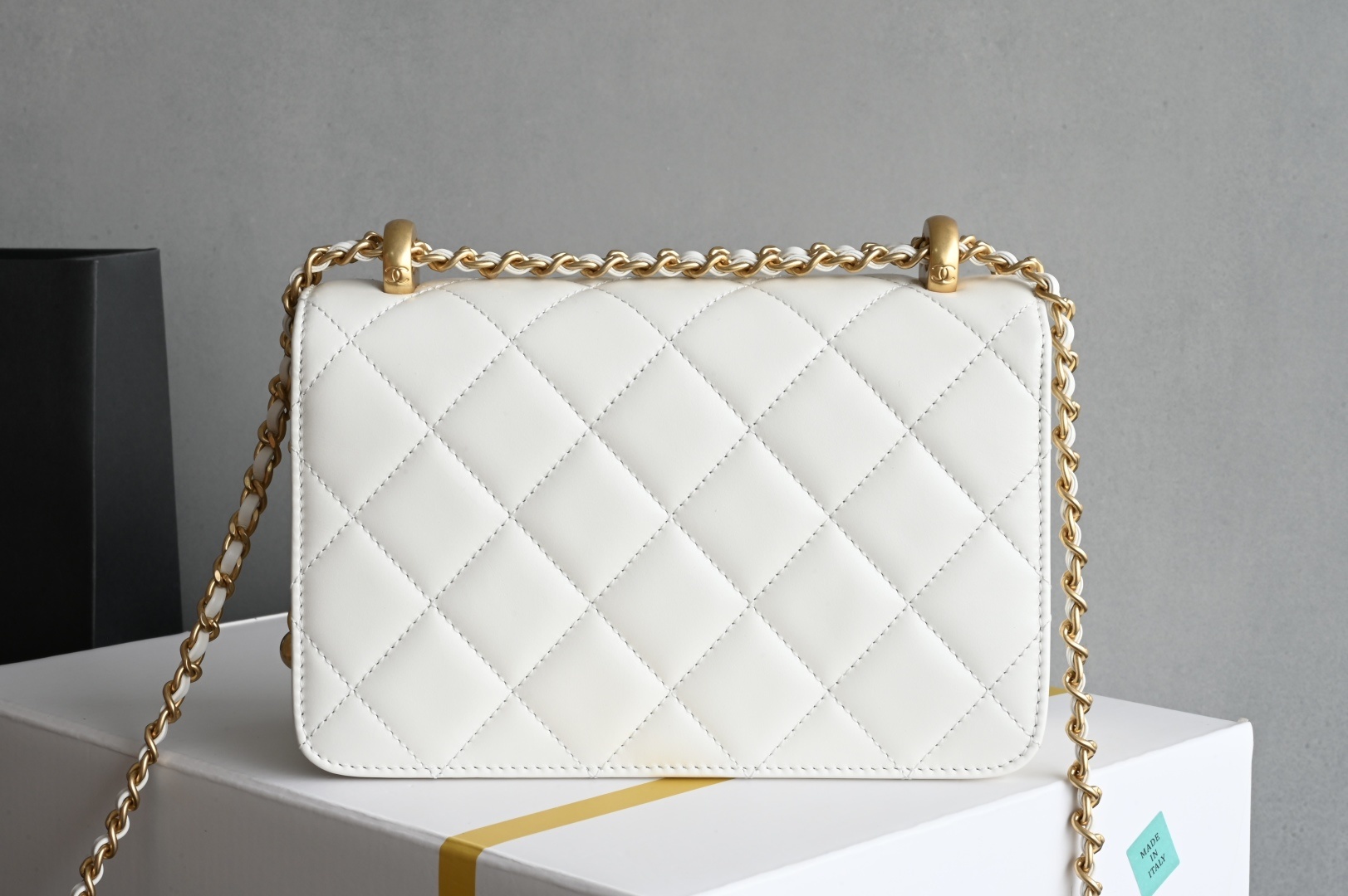 白金版▪️正品级 包装如图𝗖𝗵𝗮𝗻𝗲𝟭 𝟮𝟓𝐒 全新升级版双金珠口盖包 白色 小号专柜售价𝟦𝟧𝟪𝟢𝟢𝗋𝗆