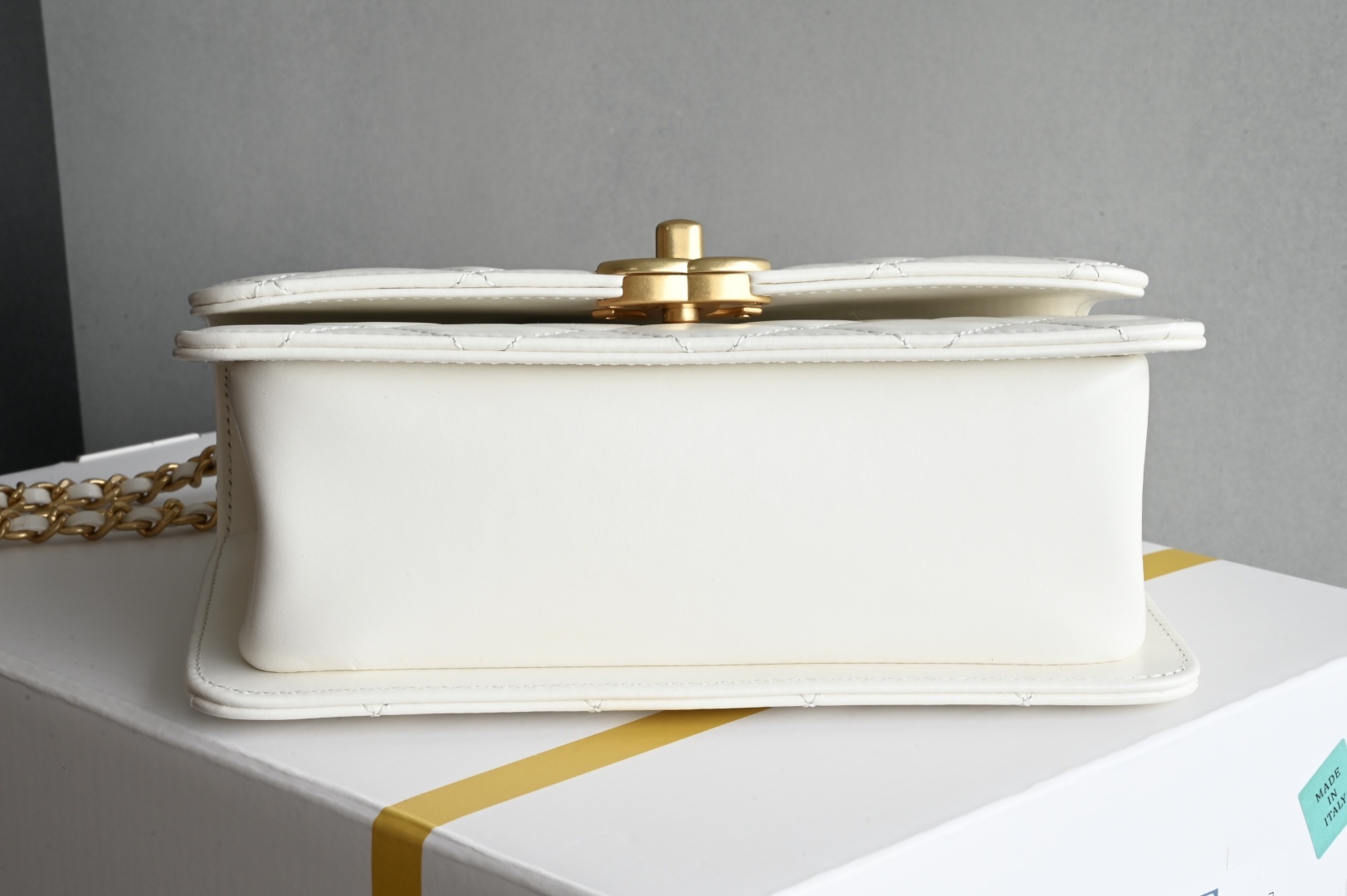 白金版▪️正品级 包装如图𝗖𝗵𝗮𝗻𝗲𝟭 𝟮𝟓𝐒 全新升级版双金珠口盖包 白色 小号专柜售价𝟦𝟧𝟪𝟢𝟢𝗋𝗆