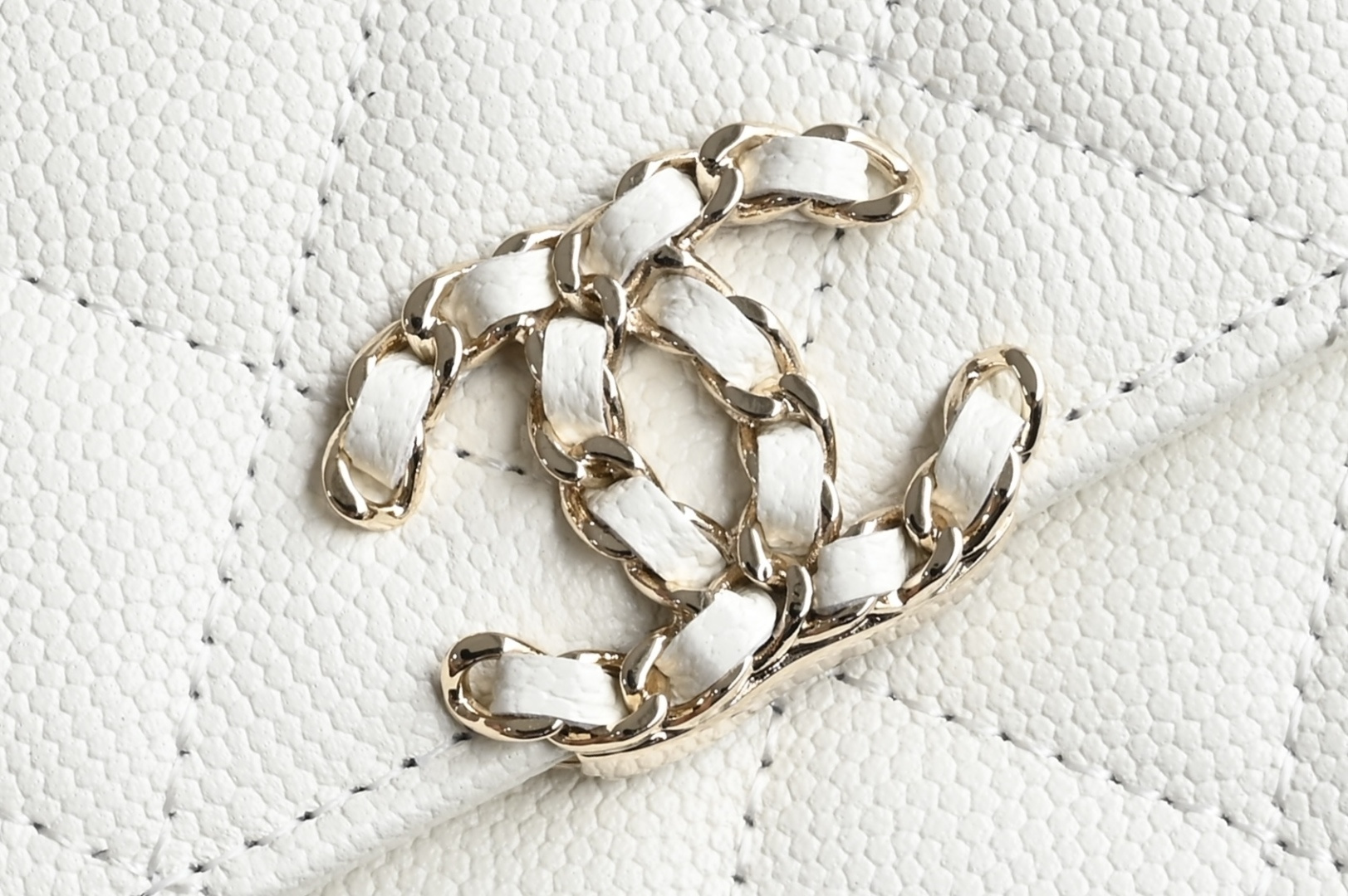 白金版▪️正品级 包装如图现货发售🌱皮穿链手柄𝐤𝐞𝐥𝐥𝐲手机包回归𝑪𝒉𝒂𝒏𝒆𝒍 𝟐𝟓𝐒｜白色♥𝐳𝐩级这颗