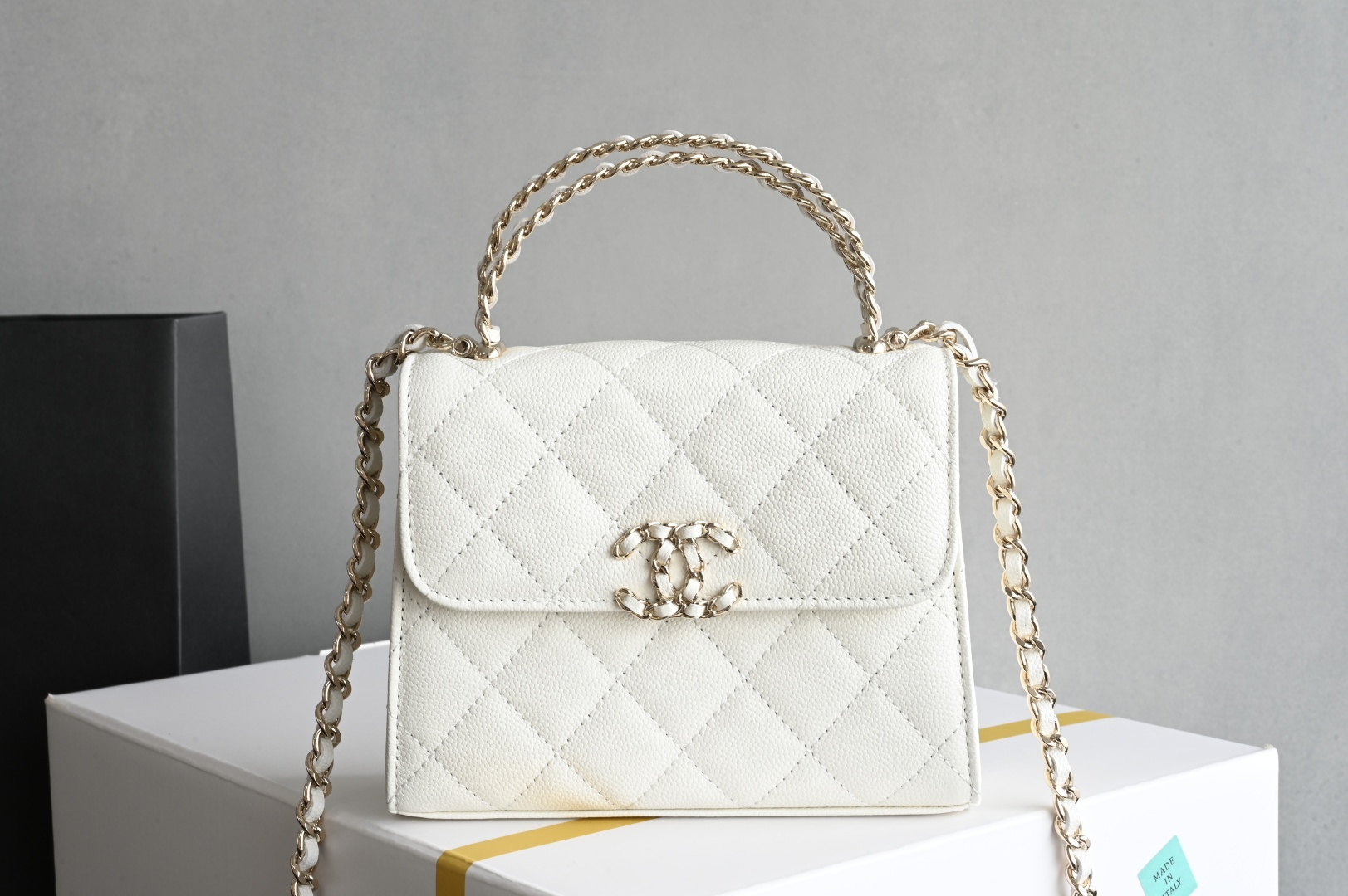 白金版▪️正品级 包装如图现货发售🌱皮穿链手柄𝐤𝐞𝐥𝐥𝐲手机包回归𝑪𝒉𝒂𝒏𝒆𝒍 𝟐𝟓𝐬｜白色♥𝐳𝐩级 中