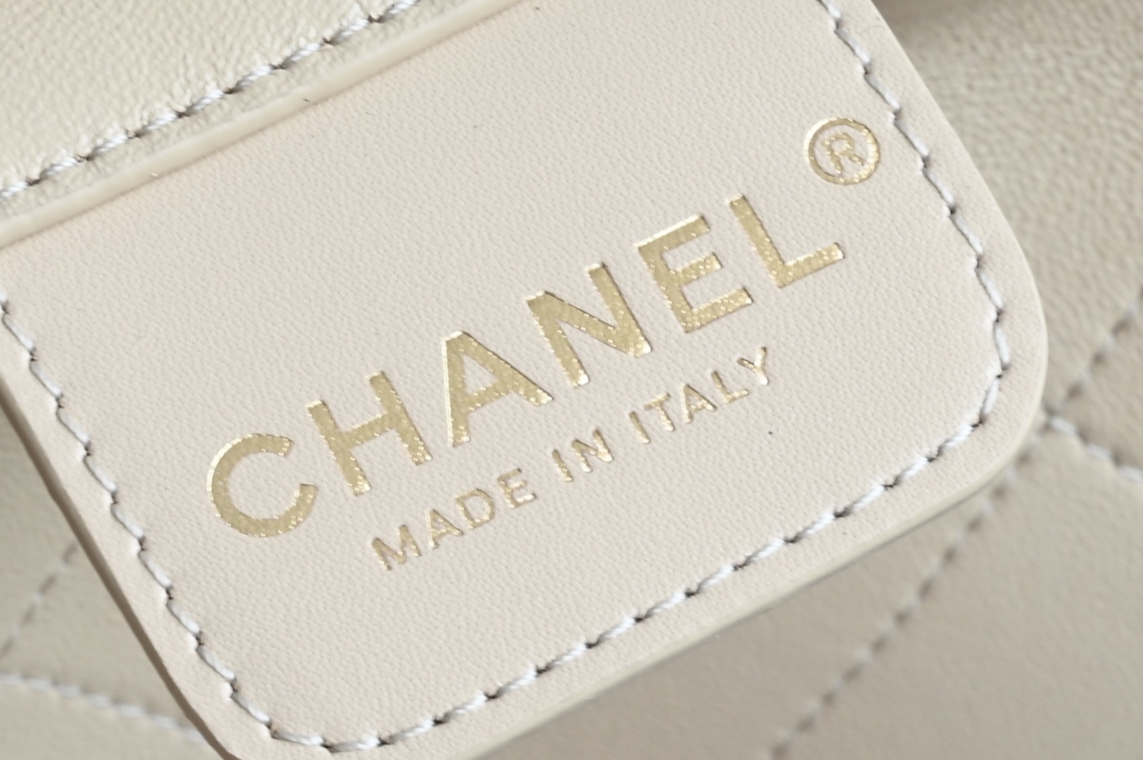 白金版▪️正品级 包装如图全新到货🆕𝐂𝐡𝐚𝐧𝐞𝟏 𝟐𝟓𝐏 小号嬉皮包专柜售价𝟦𝟩𝟪𝟢𝟢𝗋𝗆𝖻购入开发〰️