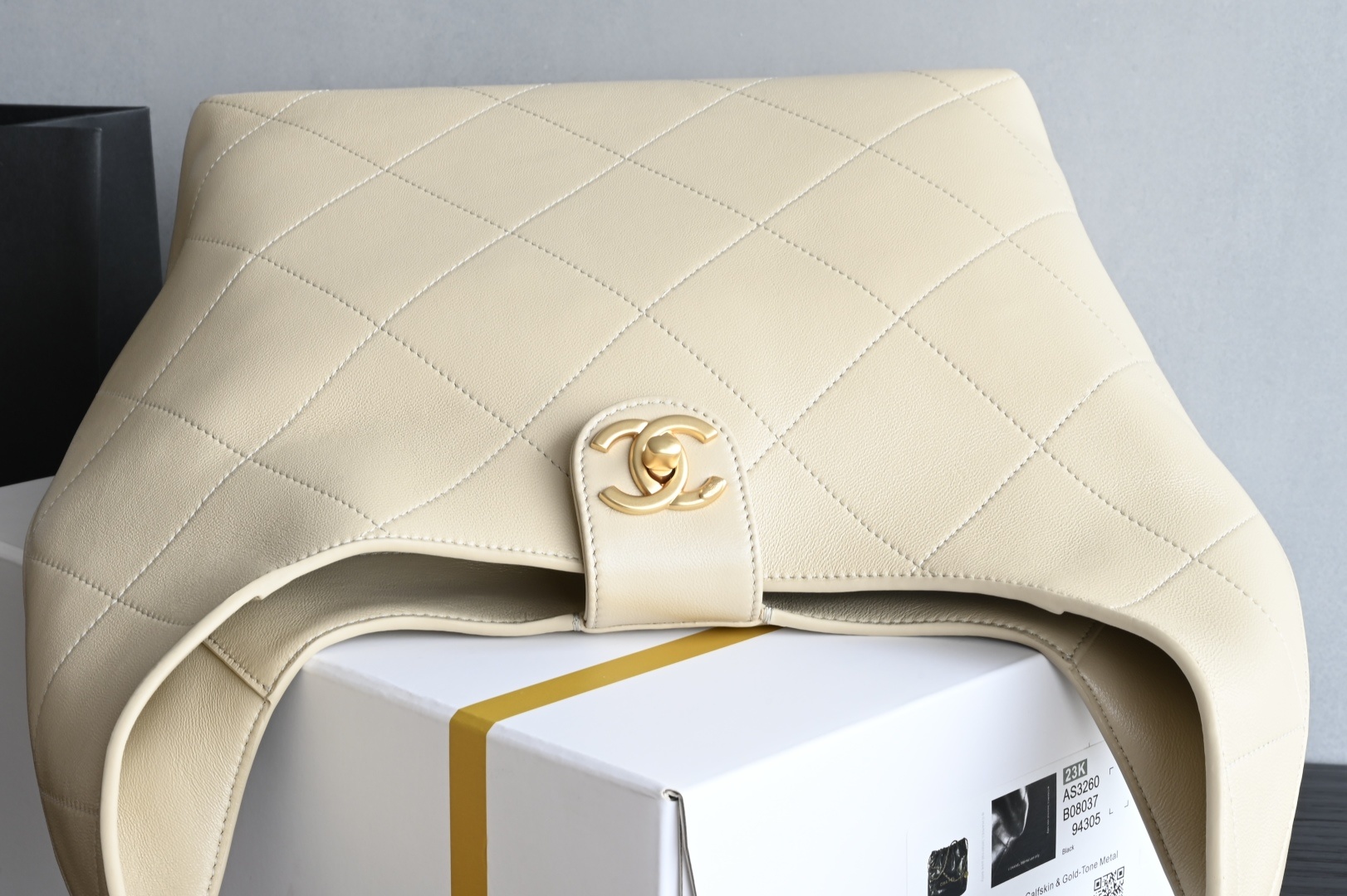 白金版▪️正品级 包装如图全新到货🆕𝐂𝐡𝐚𝐧𝐞𝟏 𝟐𝟓𝐏 大号嬉皮包专柜售价𝟧𝟧𝟢𝟢𝟢𝗋𝗆𝖻购入开发〰️