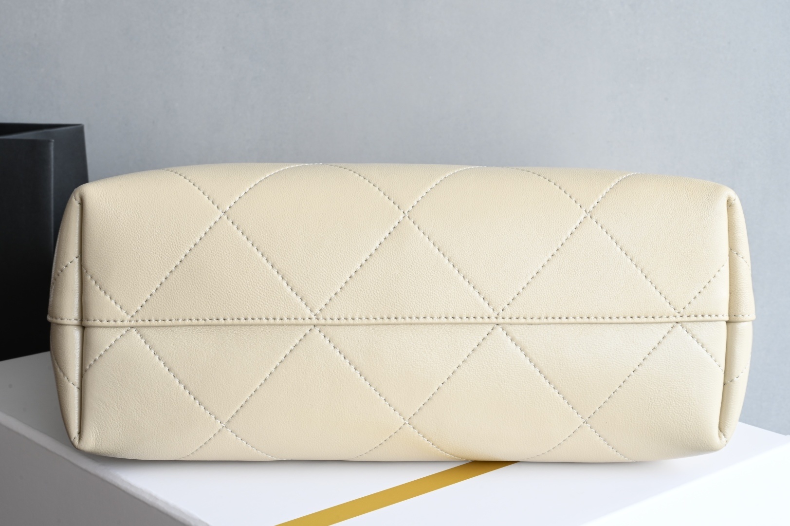 白金版▪️正品级 包装如图全新到货🆕𝐂𝐡𝐚𝐧𝐞𝟏 𝟐𝟓𝐏 大号嬉皮包专柜售价𝟧𝟧𝟢𝟢𝟢𝗋𝗆𝖻购入开发〰️