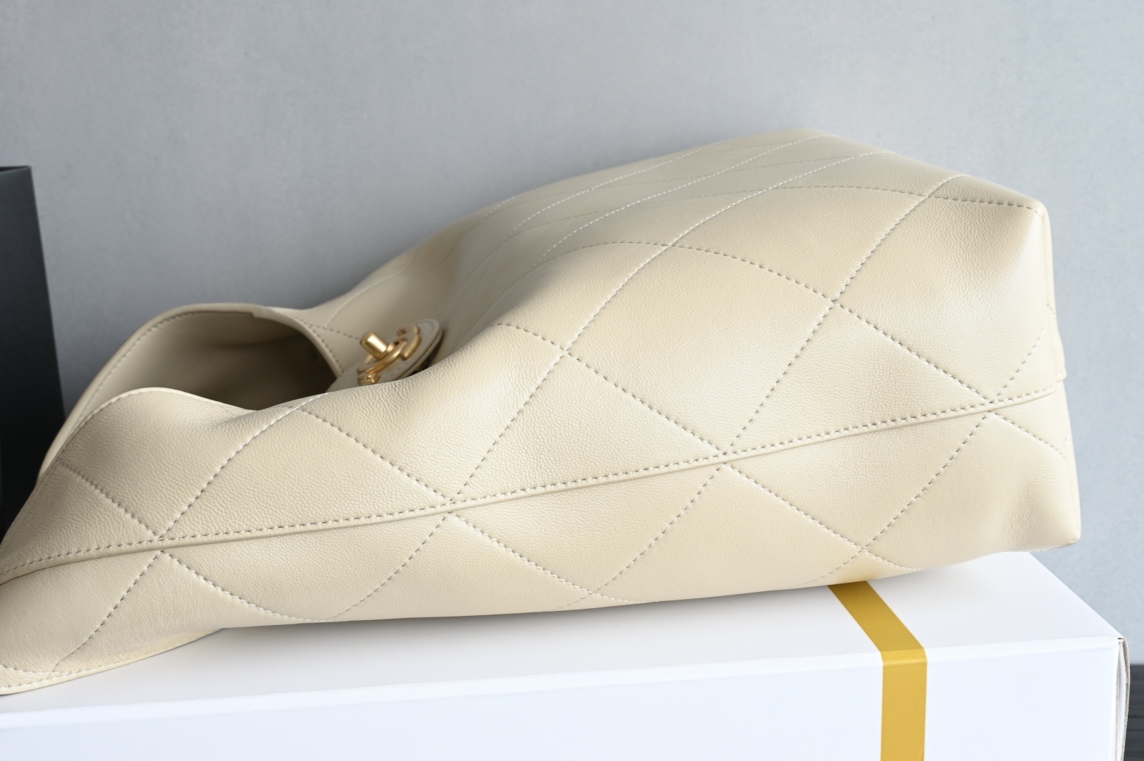 白金版▪️正品级 包装如图全新到货🆕𝐂𝐡𝐚𝐧𝐞𝟏 𝟐𝟓𝐏 大号嬉皮包专柜售价𝟧𝟧𝟢𝟢𝟢𝗋𝗆𝖻购入开发〰️