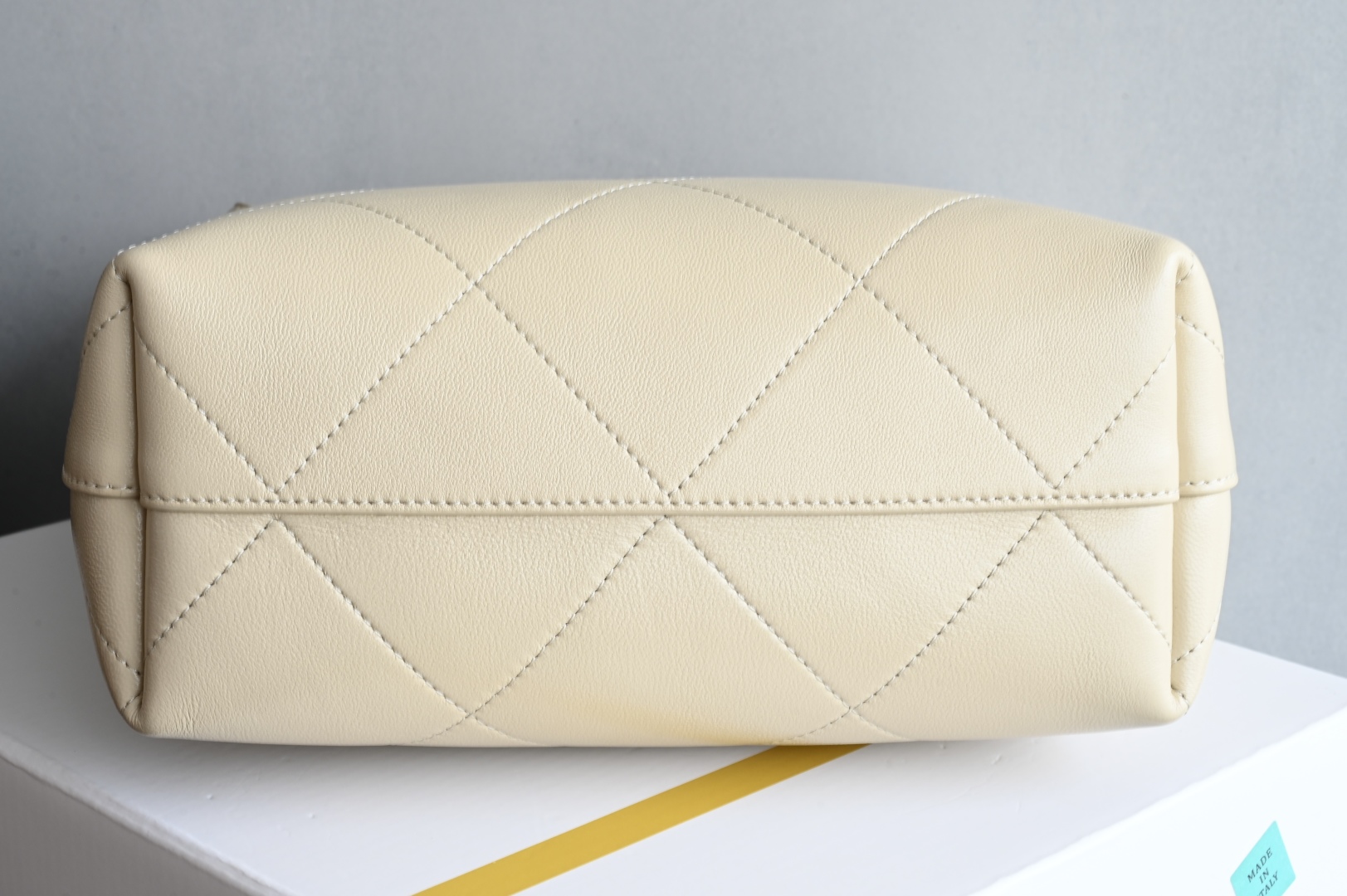 白金版▪️正品级 包装如图全新到货🆕𝐂𝐡𝐚𝐧𝐞𝟏 𝟐𝟓𝐏 小号嬉皮包专柜售价𝟦𝟩𝟪𝟢𝟢𝗋𝗆𝖻购入开发〰️