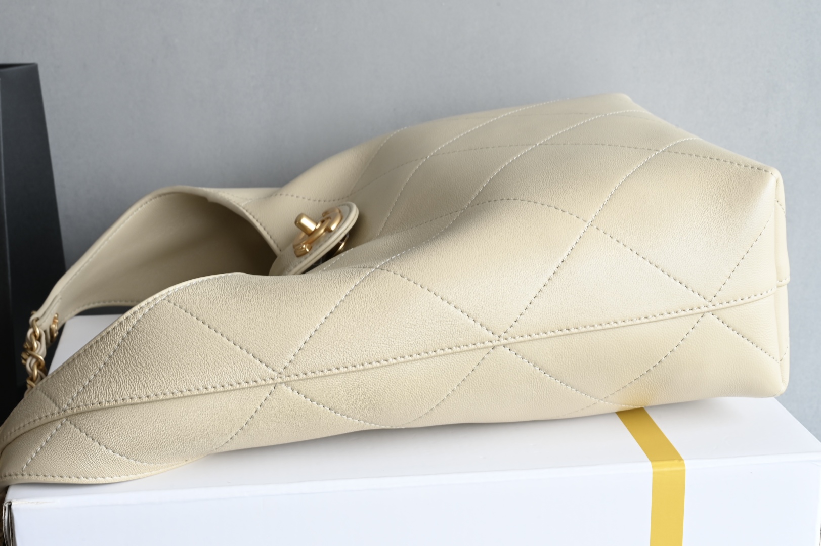 白金版▪️正品级 包装如图全新到货🆕𝐂𝐡𝐚𝐧𝐞𝟏 𝟐𝟓𝐏 小号嬉皮包专柜售价𝟦𝟩𝟪𝟢𝟢𝗋𝗆𝖻购入开发〰️