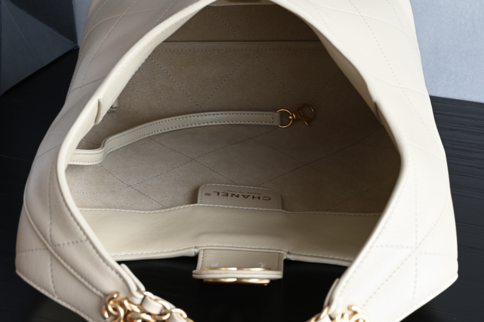 白金版▪️正品级 包装如图全新到货🆕𝐂𝐡𝐚𝐧𝐞𝟏 𝟐𝟓𝐏 小号嬉皮包专柜售价𝟦𝟩𝟪𝟢𝟢𝗋𝗆𝖻购入开发〰️
