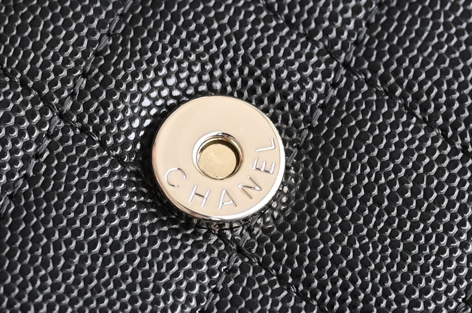 白金版▪️正品级 包装如图现货发售🌱皮穿链手柄𝐤𝐞𝐥𝐥𝐲手机包回归𝑪𝒉𝒂𝒏𝒆𝒍 𝟐𝟓𝐒｜白色♥𝐳𝐩级 黑