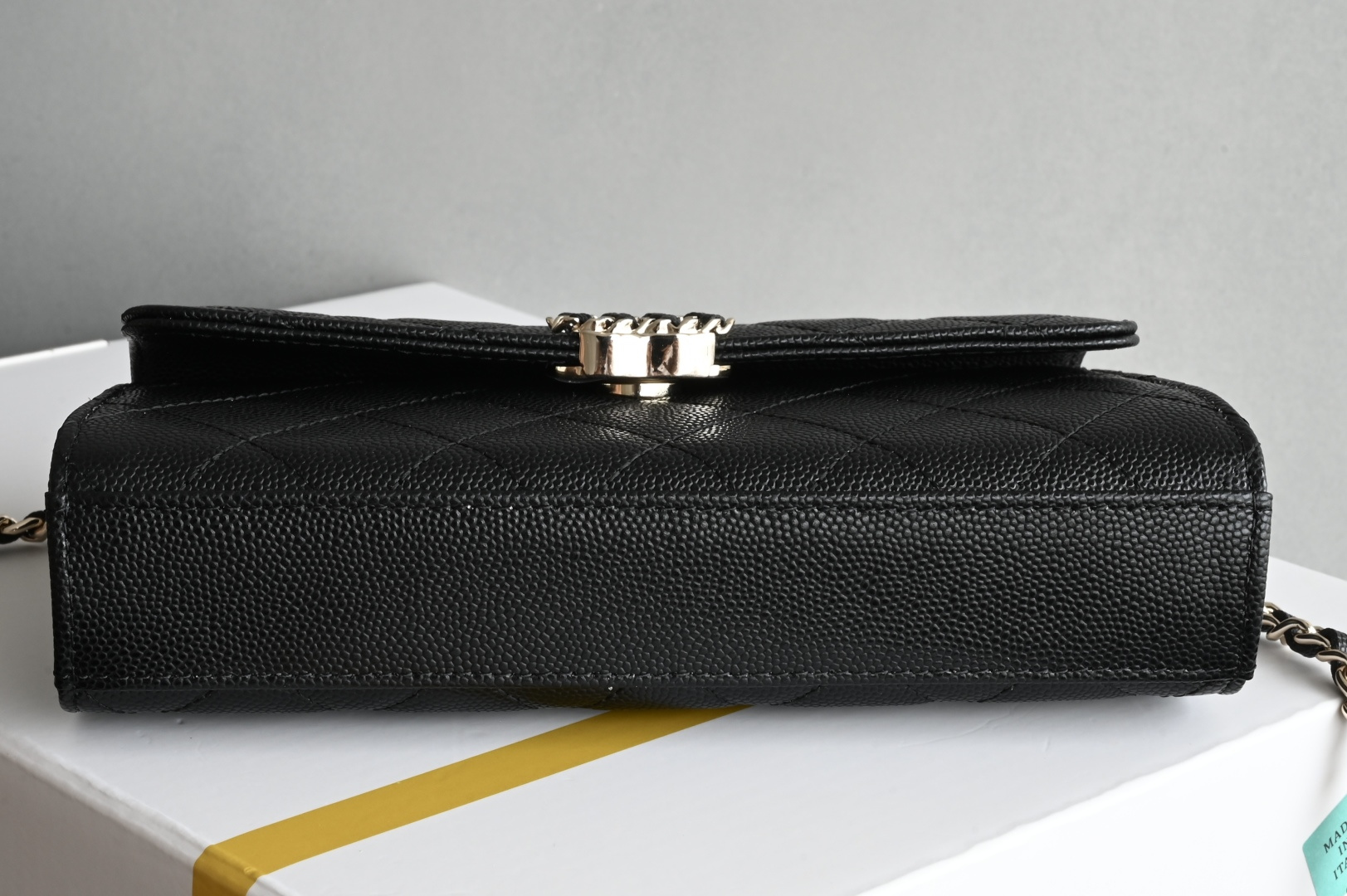 白金版▪️正品级 包装如图现货发售🌱皮穿链手柄𝐤𝐞𝐥𝐥𝐲手机包回归𝑪𝒉𝒂𝒏𝒆𝒍 𝟐𝟓𝐒｜白色♥𝐳𝐩级 黑