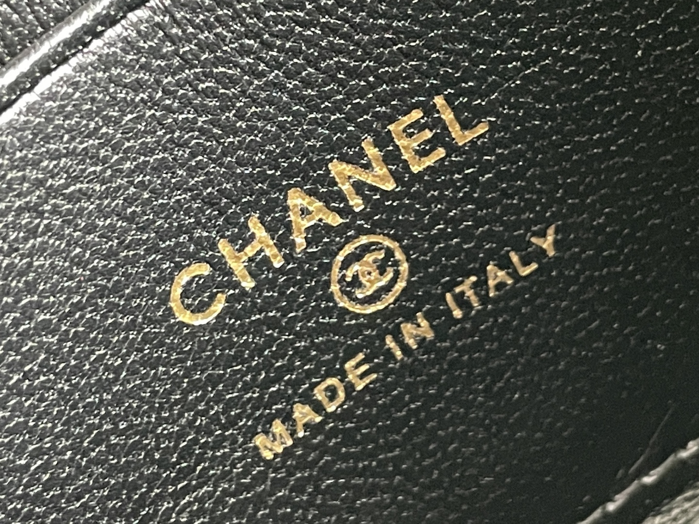 白金版▪️正品级 包装如图现货发售🌱皮穿链手柄𝐤𝐞𝐥𝐥𝐲手机包回归𝑪𝒉𝒂𝒏𝒆𝒍 𝟐𝟓𝐒｜白色♥𝐳𝐩级 黑