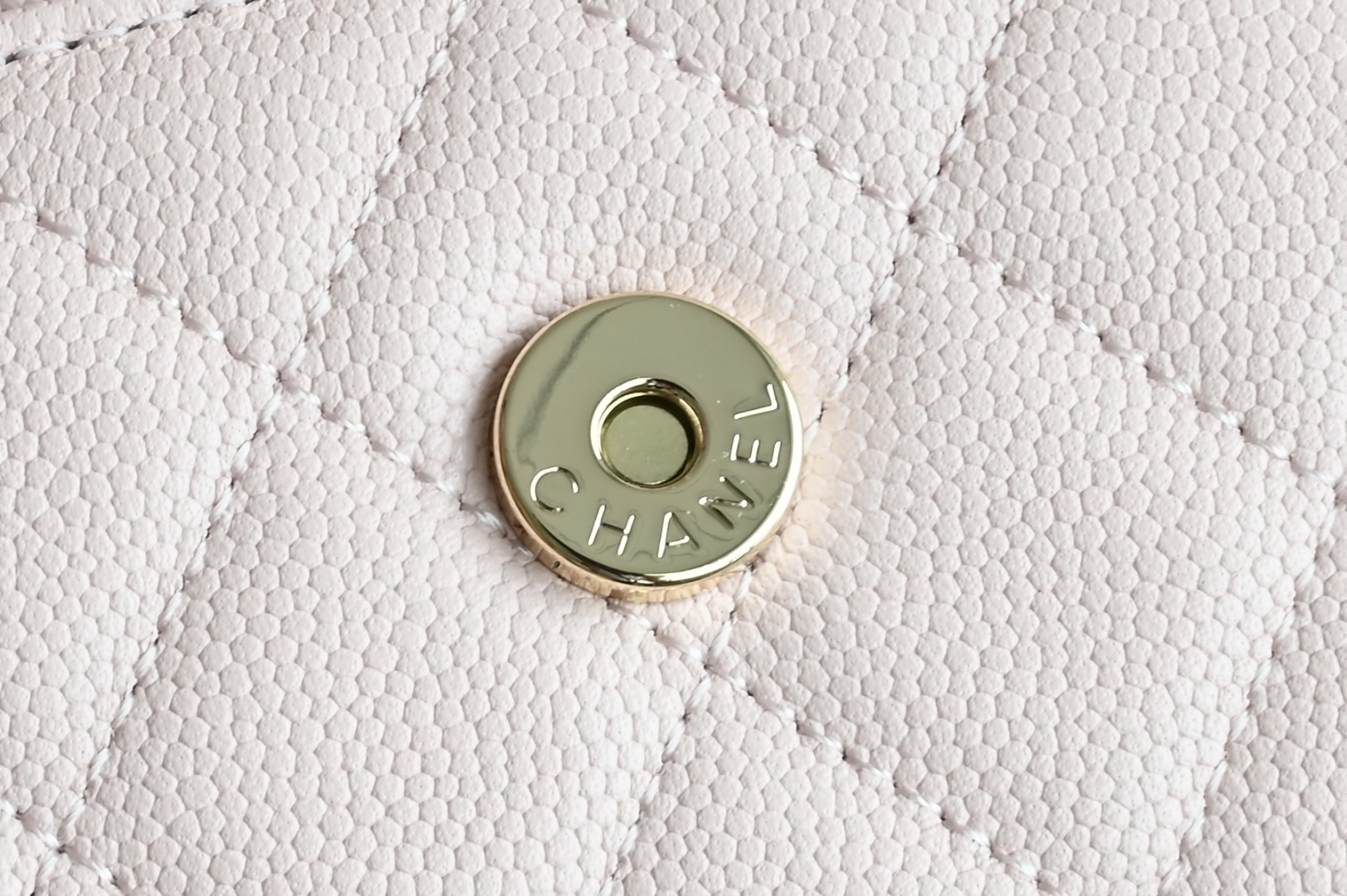 白金版▪️正品级 包装如图现货发售🌱皮穿链手柄𝐤𝐞𝐥𝐥𝐲手机包回归𝑪𝒉𝒂𝒏𝒆𝒍 𝟐𝟓𝐒｜白色♥𝐳𝐩级 粉