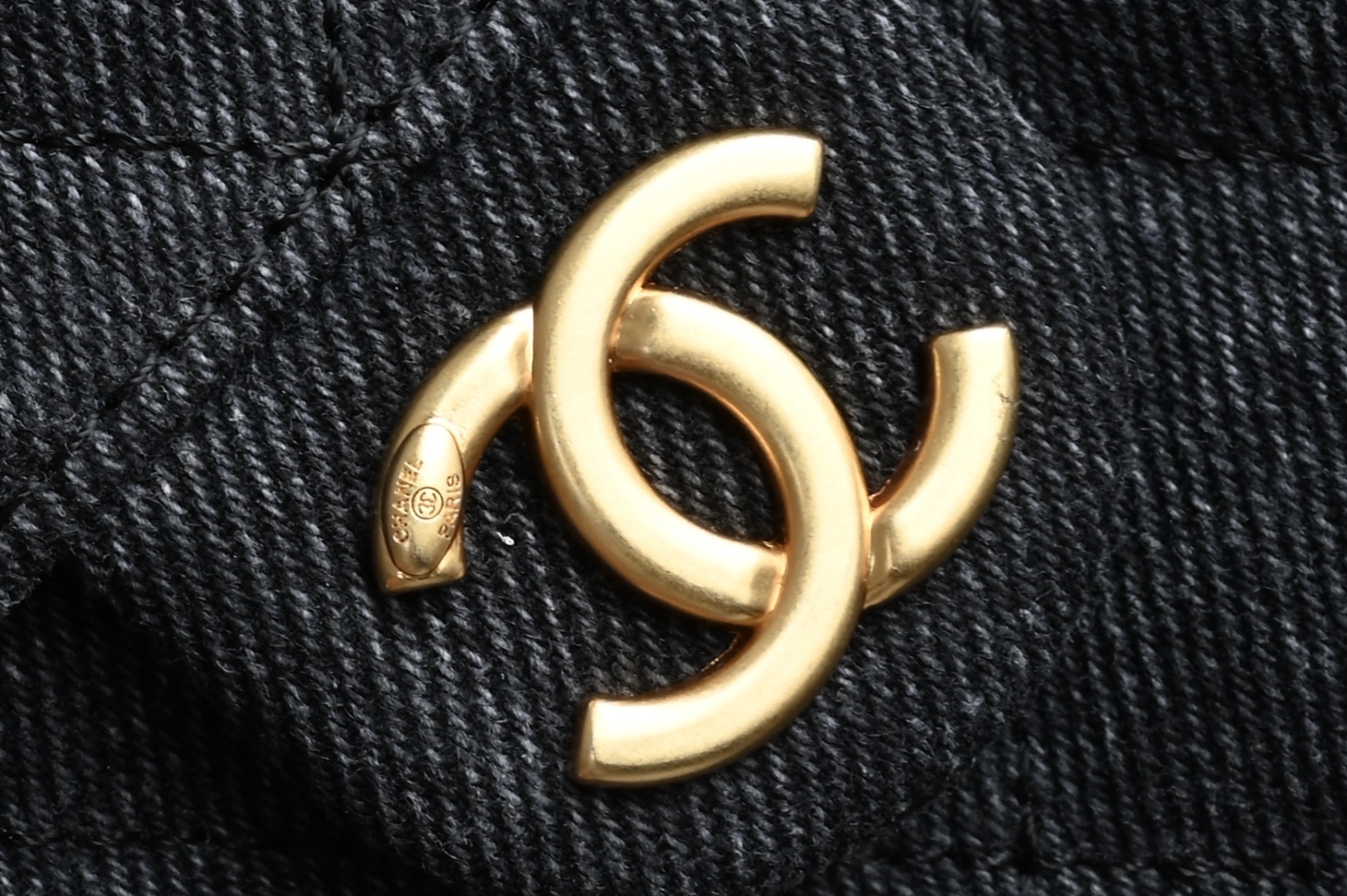 白金版▪️正品级 包装如图全新到货🆕𝗖𝗵𝗮𝗻𝗲𝟭 𝟮𝟱𝗕𝗮𝗴𝟐𝟓𝐒嬉皮𝗁𝗈𝖻𝗈 中号 黑牛仔专柜售价𝟦𝟨