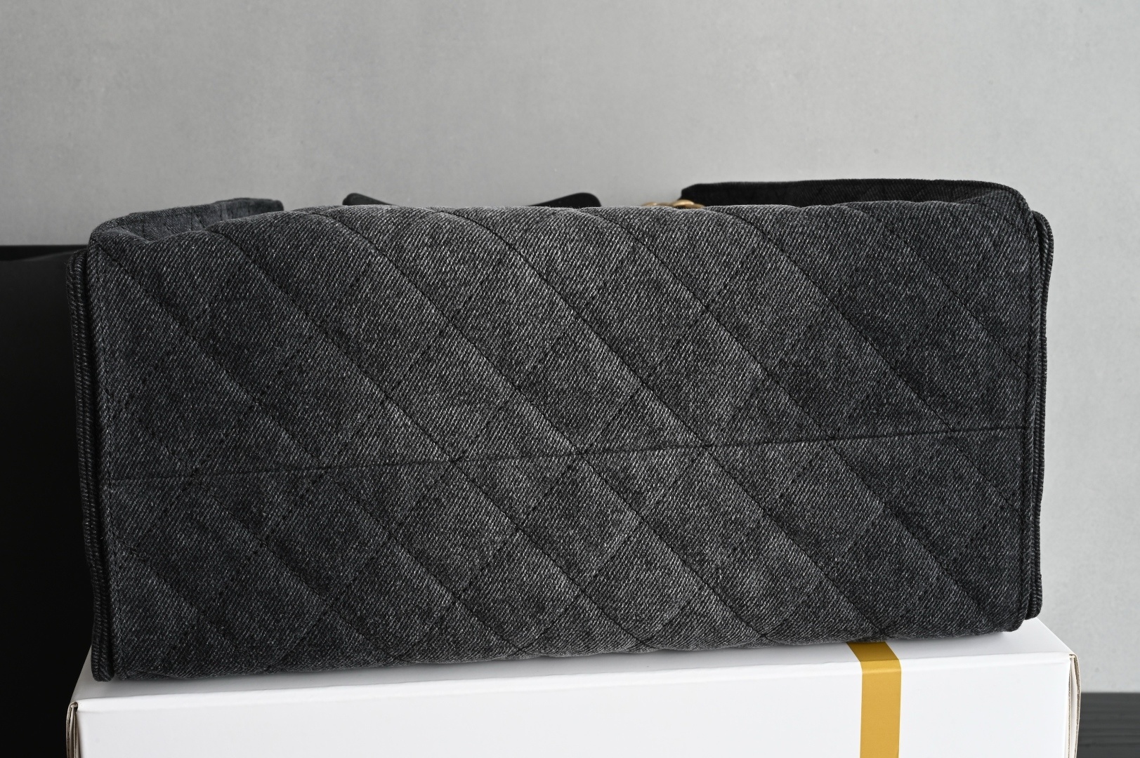 白金版▪️正品级 包装如图全新到货🆕𝗖𝗵𝗮𝗻𝗲𝟭 𝟮𝟱𝗕𝗮𝗴𝟐𝟓𝐒嬉皮𝗁𝗈𝖻𝗈 中号 黑牛仔专柜售价𝟦𝟨