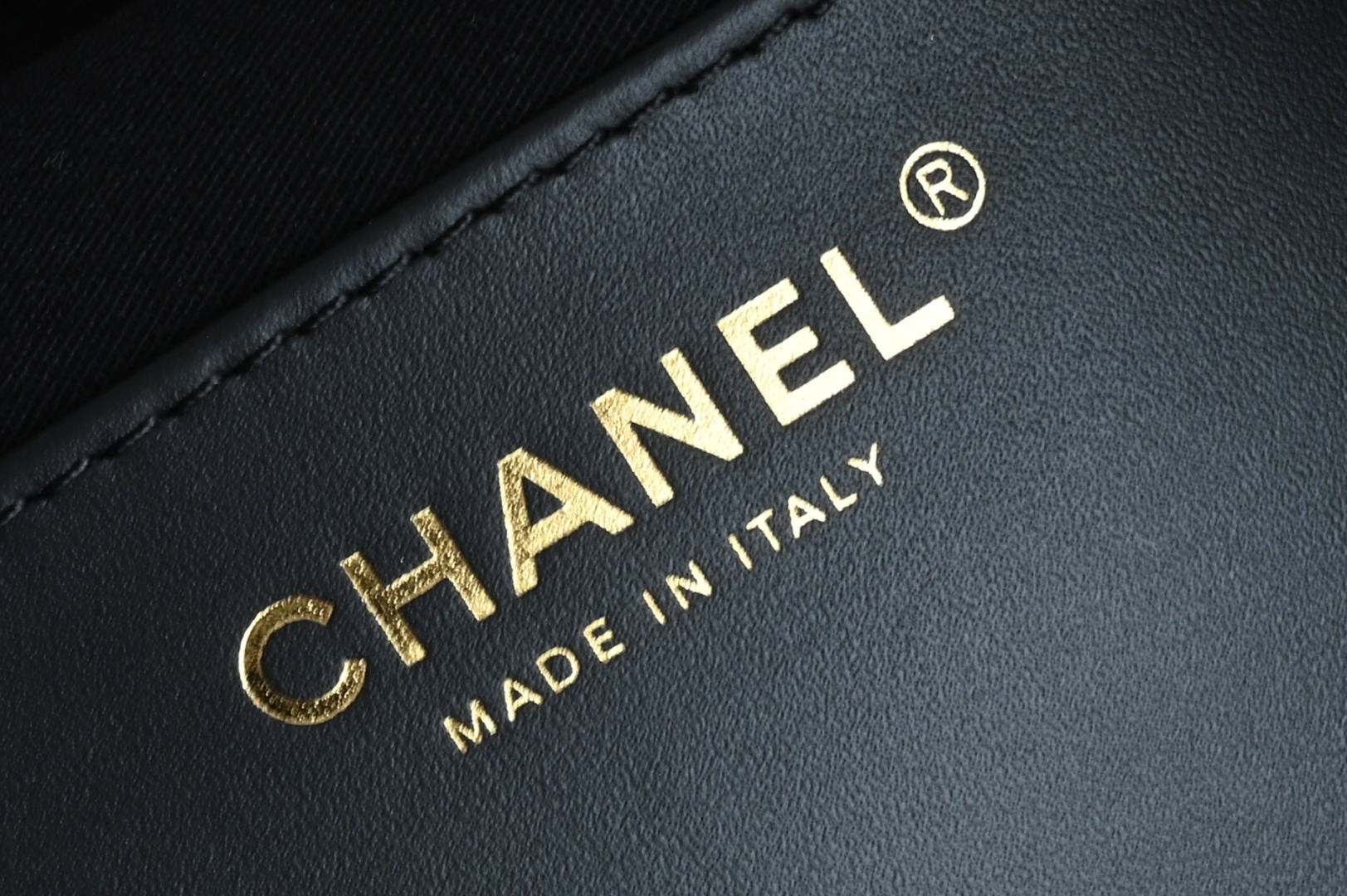 白金版▪️正品级 包装如图全新到货🆕𝗖𝗵𝗮𝗻𝗲𝟭 𝟮𝟱𝗕𝗮𝗴𝟐𝟓𝐒嬉皮𝗁𝗈𝖻𝗈 中号 黑牛仔专柜售价𝟦𝟨