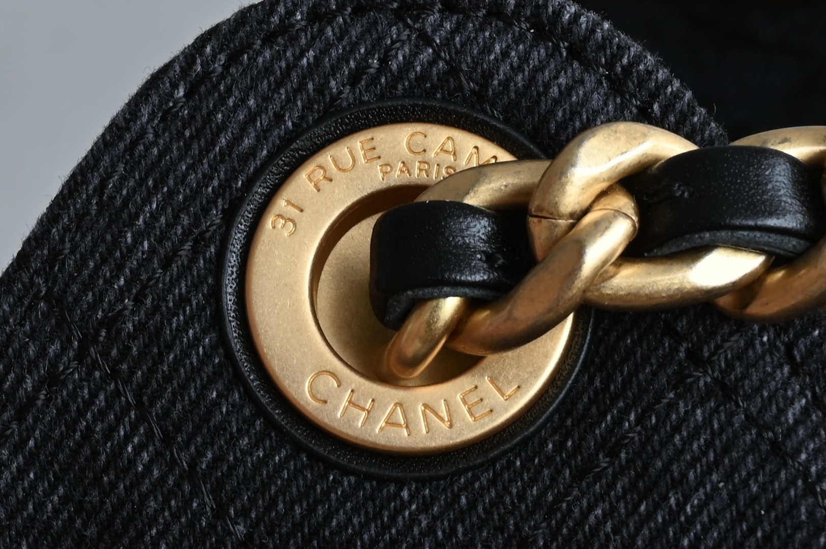 白金版▪️正品级 包装如图全新到货🆕𝗖𝗵𝗮𝗻𝗲𝟭 𝟮𝟱𝗕𝗮𝗴𝟐𝟓𝐒嬉皮𝗁𝗈𝖻𝗈 中号 黑牛仔专柜售价𝟦𝟨