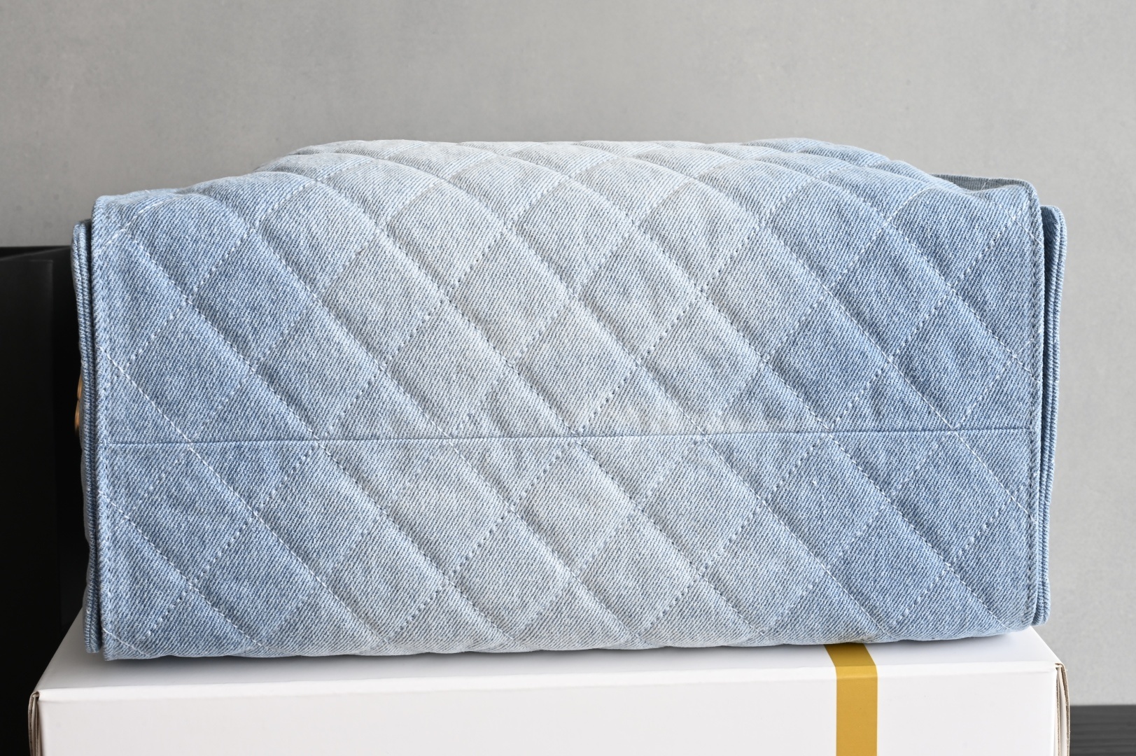 白金版▪️正品级 包装如图全新到货🆕𝗖𝗵𝗮𝗻𝗲𝟭 𝟮𝟱𝗕𝗮𝗴𝟐𝟓𝐒嬉皮𝗁𝗈𝖻𝗈 中号 蓝牛仔专柜售价𝟦𝟨