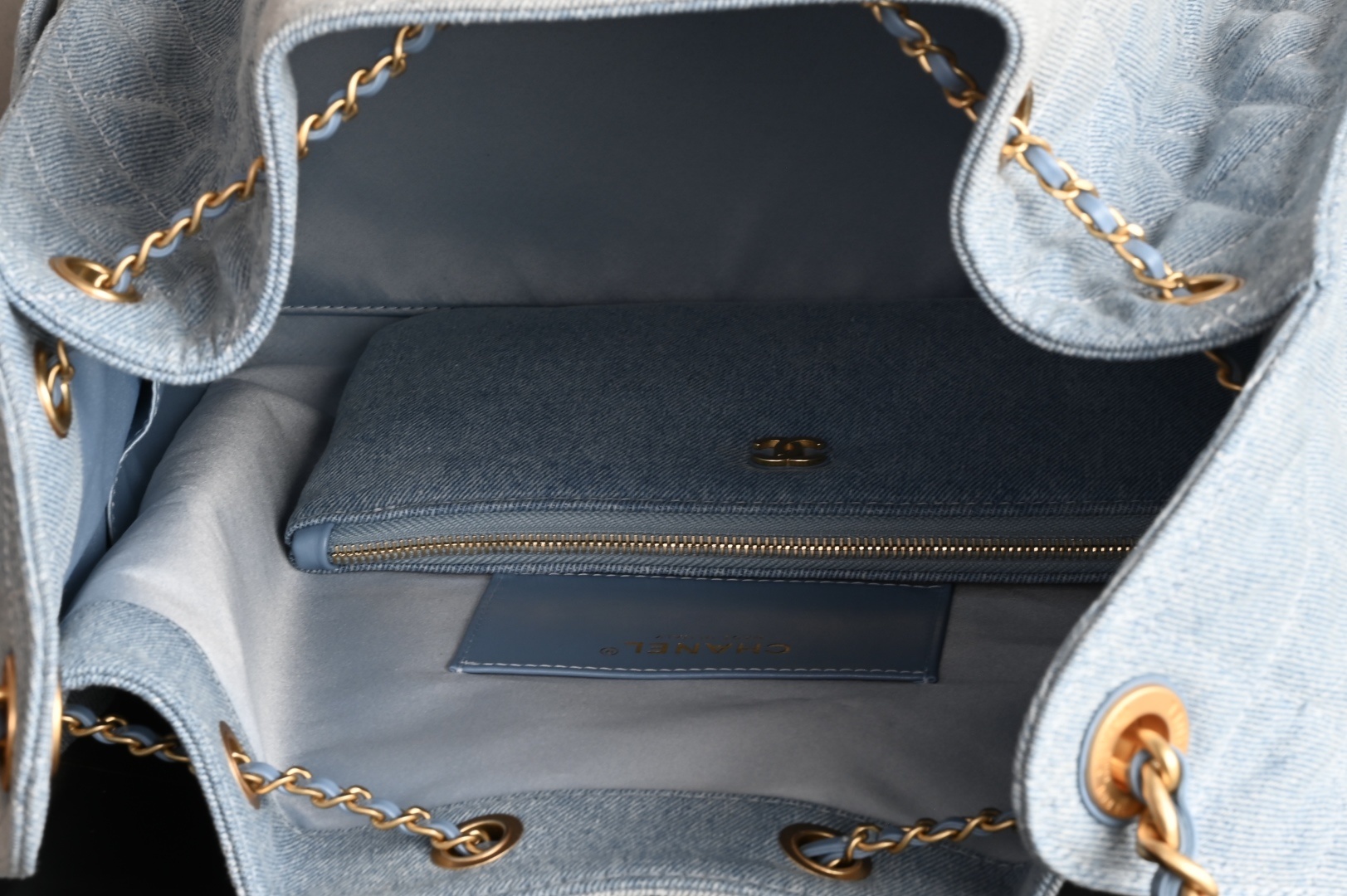 白金版▪️正品级 包装如图全新到货🆕𝗖𝗵𝗮𝗻𝗲𝟭 𝟮𝟱𝗕𝗮𝗴𝟐𝟓𝐒嬉皮𝗁𝗈𝖻𝗈 中号 蓝牛仔专柜售价𝟦𝟨