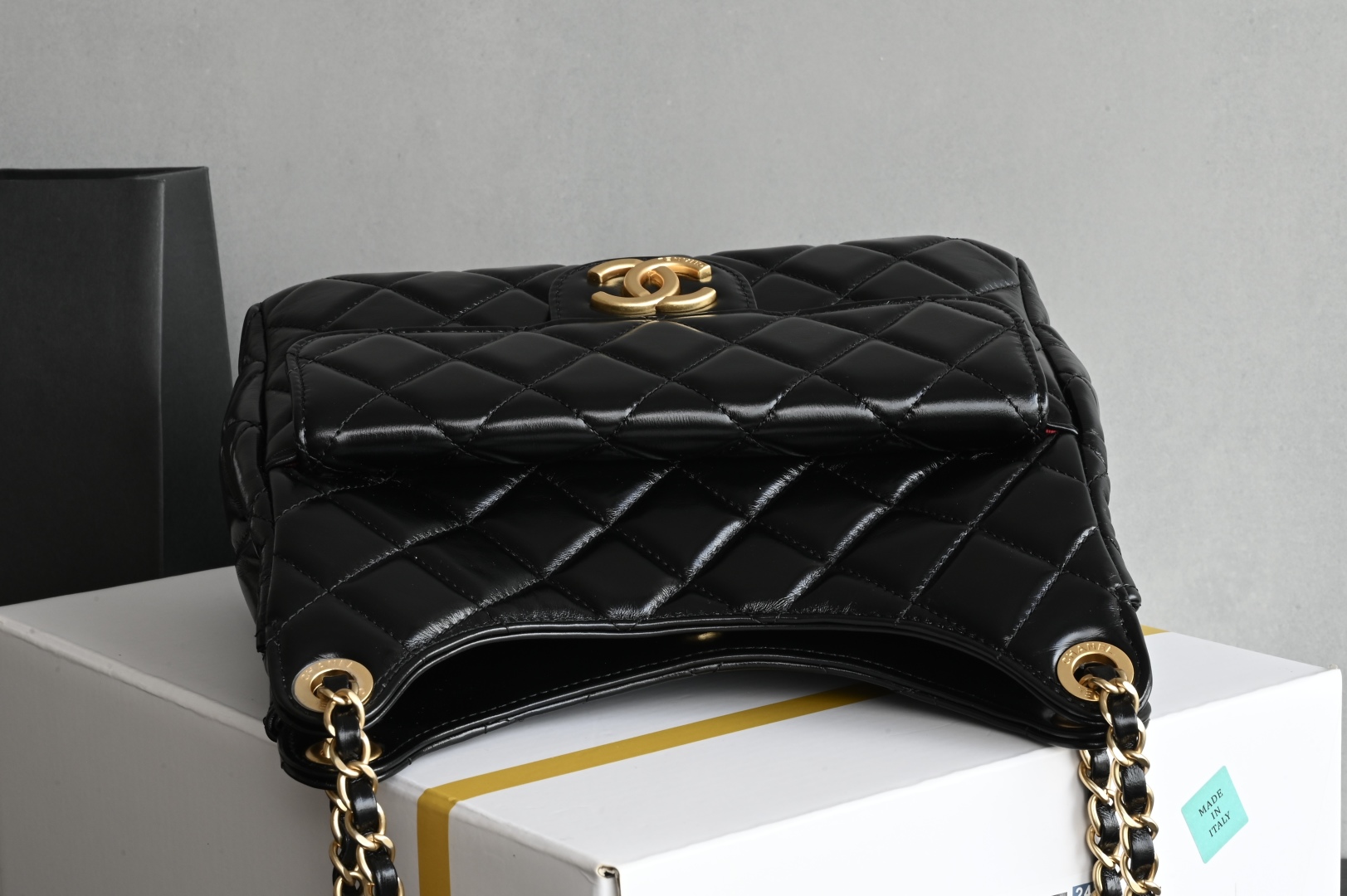 白金版▪️正品级 包装如图全新发售🆕𝒄𝒉𝒂𝒏𝒆𝒍 𝟐𝟓𝐬 全新版本天猫精灵 𝒉𝒐𝒃𝒐流浪包 中号黑色 𝟸