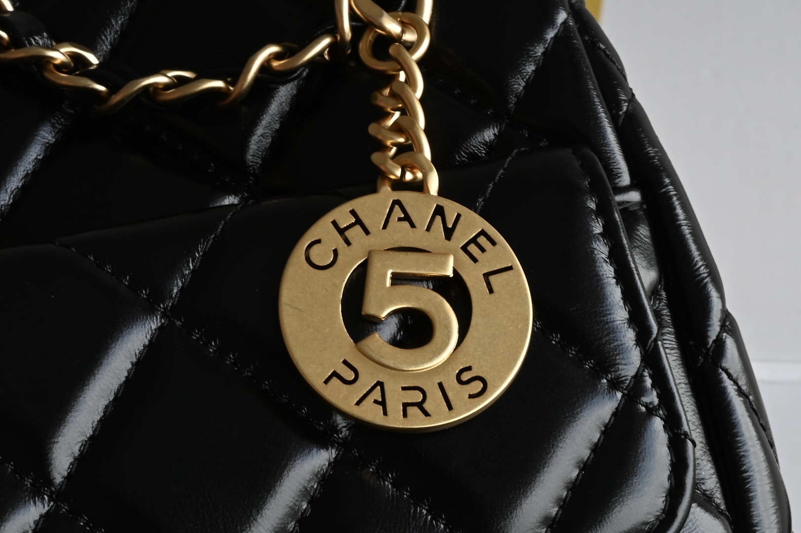 白金版▪️正品级 包装如图全新发售🆕𝒄𝒉𝒂𝒏𝒆𝒍 𝟐𝟓𝐬 全新版本天猫精灵 𝒉𝒐𝒃𝒐流浪包 中号黑色 𝟸