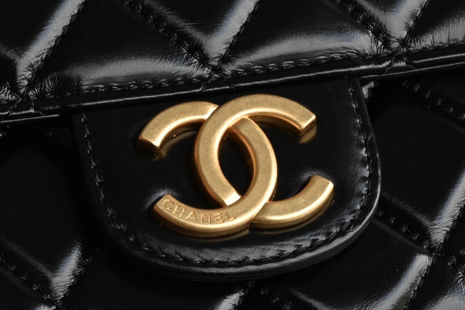 白金版▪️正品级 包装如图全新发售🆕𝒄𝒉𝒂𝒏𝒆𝒍 𝟐𝟓𝐬 全新版本天猫精灵 𝒉𝒐𝒃𝒐流浪包 中号黑色 𝟸