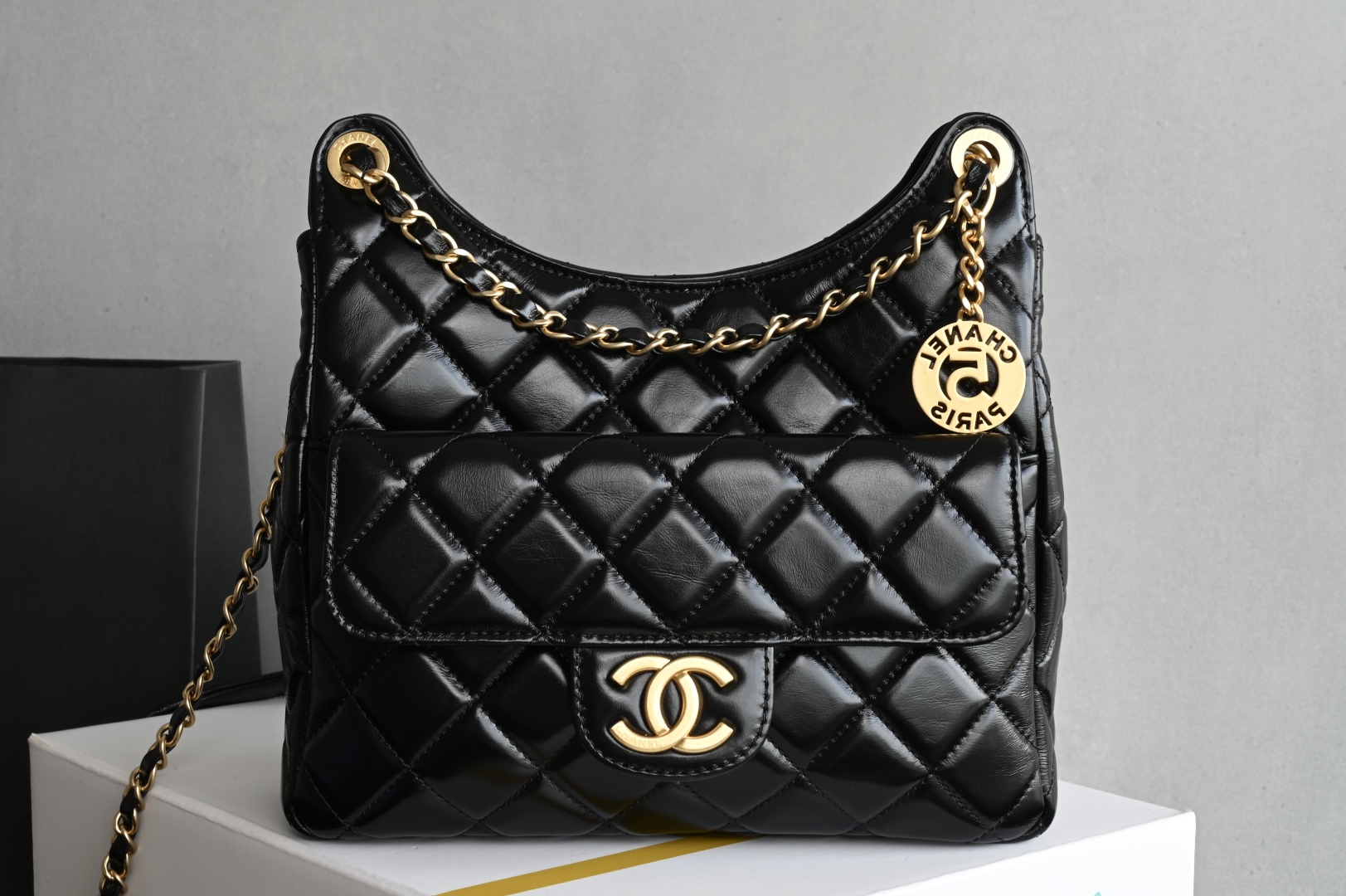 白金版▪️正品级 包装如图全新发售🆕𝒄𝒉𝒂𝒏𝒆𝒍 𝟐𝟓𝐬 全新版本天猫精灵 𝒉𝒐𝒃𝒐流浪包 中号黑色 𝟸