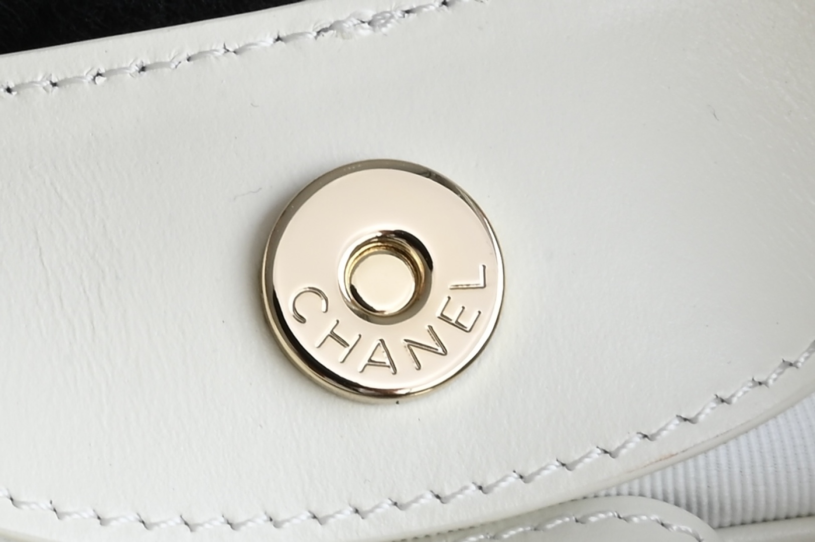 白金版▪️正品级 包装如图全新到货🆕𝗖𝗵𝗮𝗻𝗲𝟭 𝟮𝟓𝐏 羊皮系列𝟥𝟣𝖡𝖺𝗀 𝖭𝖺𝗇𝗈 白色专柜售价𝟤𝟨