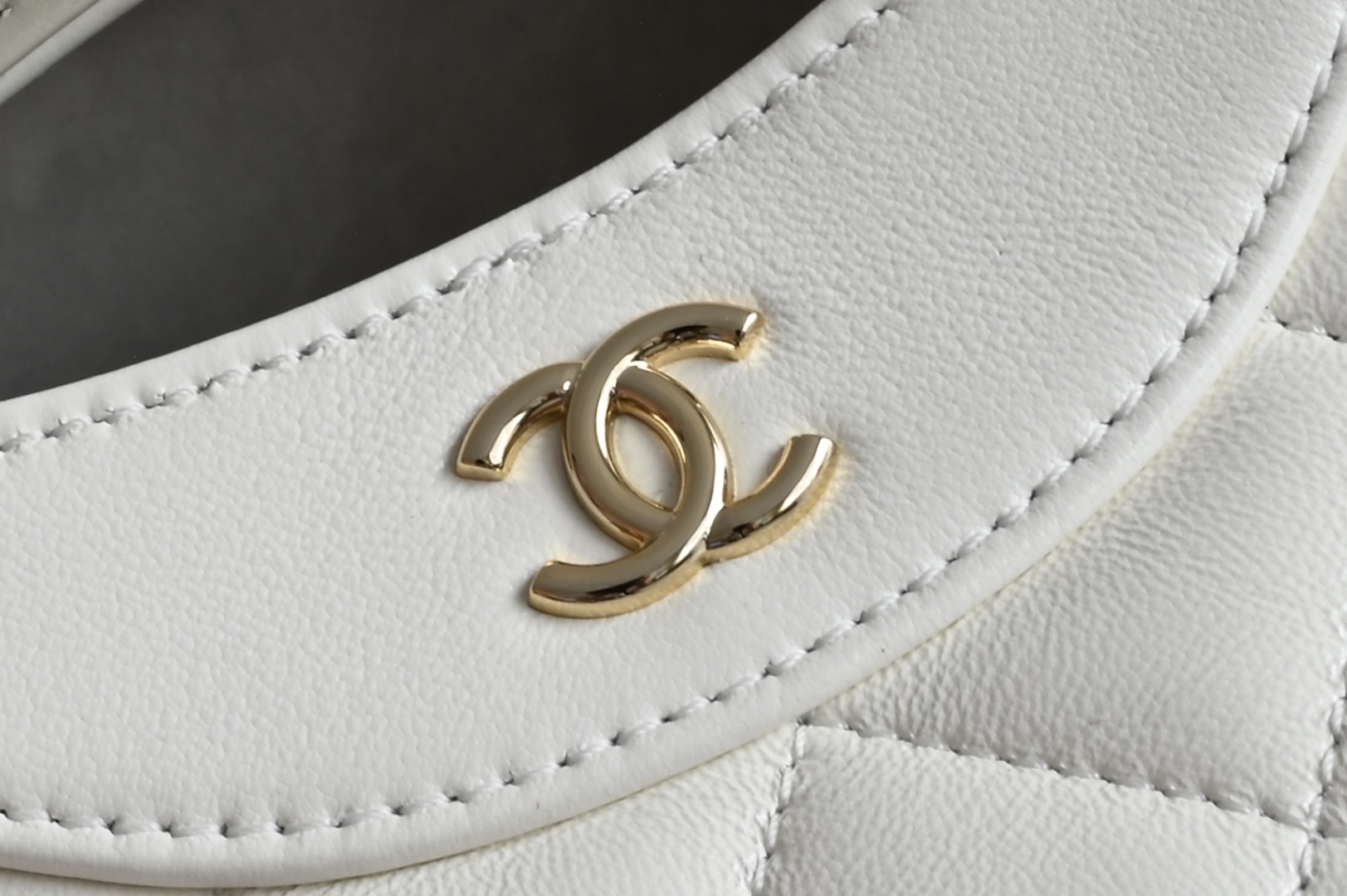 白金版▪️正品级 包装如图全新到货🆕𝗖𝗵𝗮𝗻𝗲𝟭 𝟮𝟓𝐏 羊皮系列𝟥𝟣𝖡𝖺𝗀 𝖭𝖺𝗇𝗈 白色专柜售价𝟤𝟨