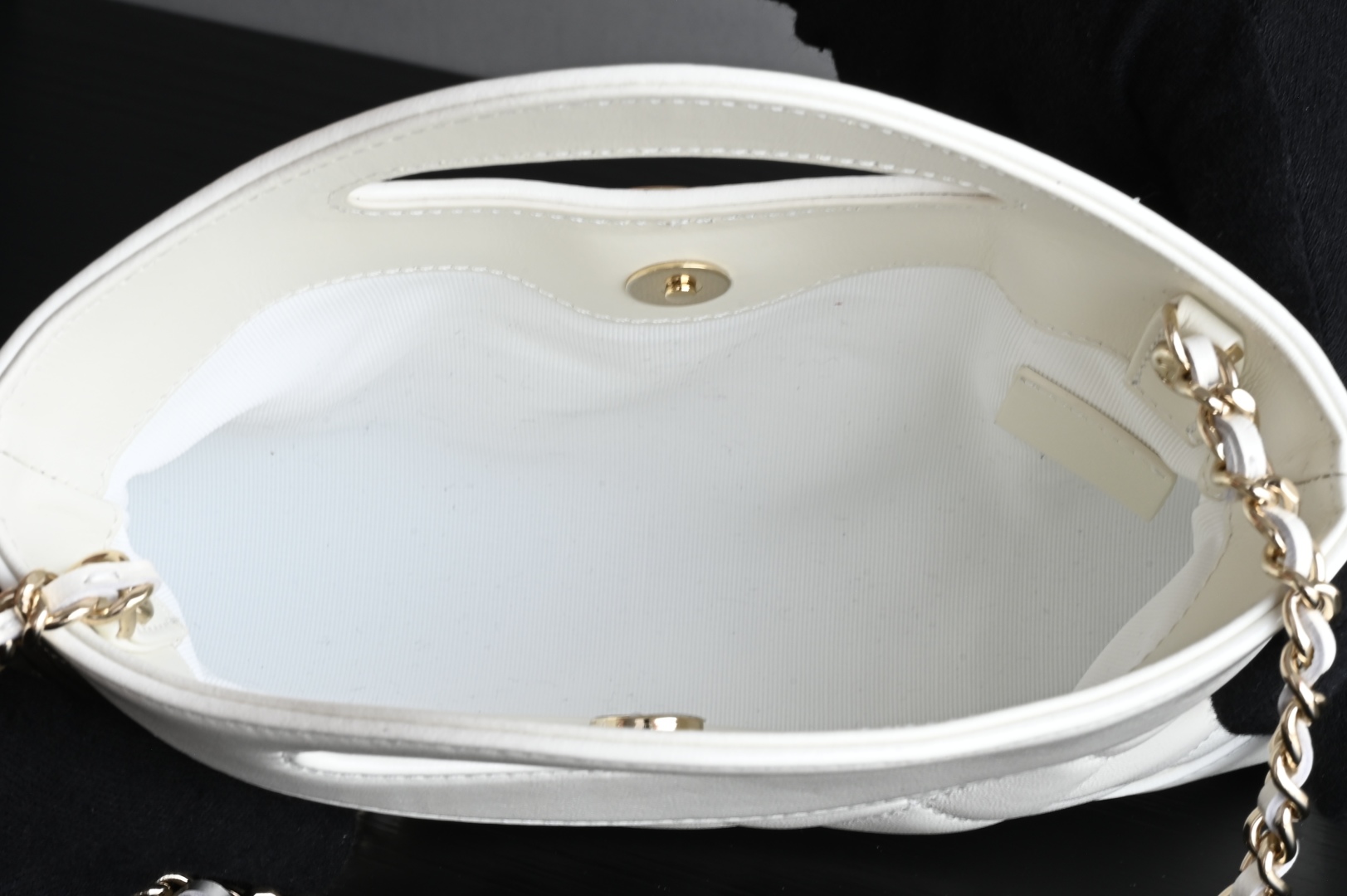 白金版▪️正品级 包装如图全新到货🆕𝗖𝗵𝗮𝗻𝗲𝟭 𝟮𝟓𝐏 羊皮系列𝟥𝟣𝖡𝖺𝗀 𝖭𝖺𝗇𝗈 白色专柜售价𝟤𝟨