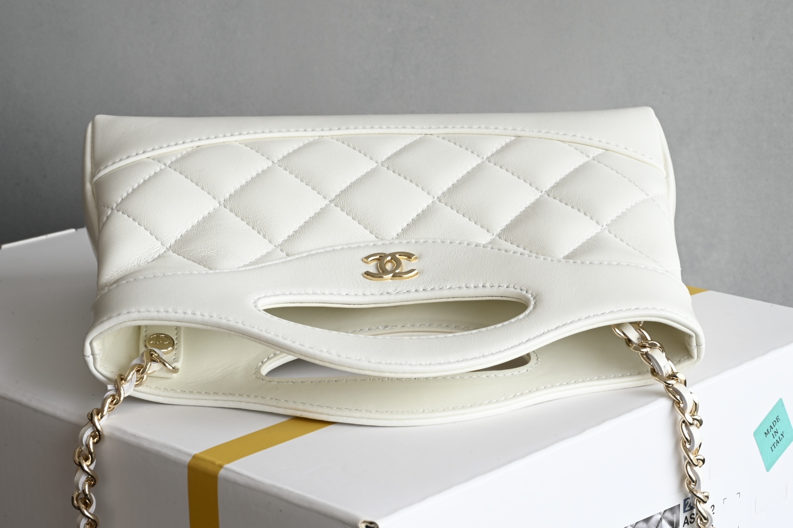 白金版▪️正品级 包装如图全新到货🆕𝗖𝗵𝗮𝗻𝗲𝟭 𝟮𝟓𝐏 羊皮系列𝟥𝟣𝖡𝖺𝗀 𝖭𝖺𝗇𝗈 白色专柜售价𝟤𝟨