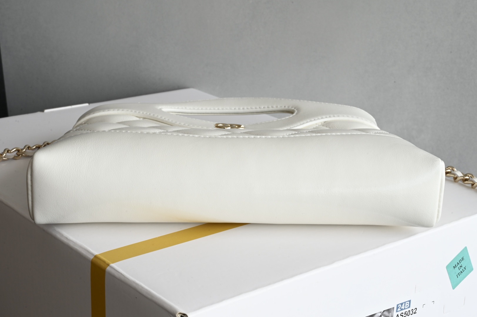 白金版▪️正品级 包装如图全新到货🆕𝗖𝗵𝗮𝗻𝗲𝟭 𝟮𝟓𝐏 羊皮系列𝟥𝟣𝖡𝖺𝗀 𝖭𝖺𝗇𝗈 白色专柜售价𝟤𝟨