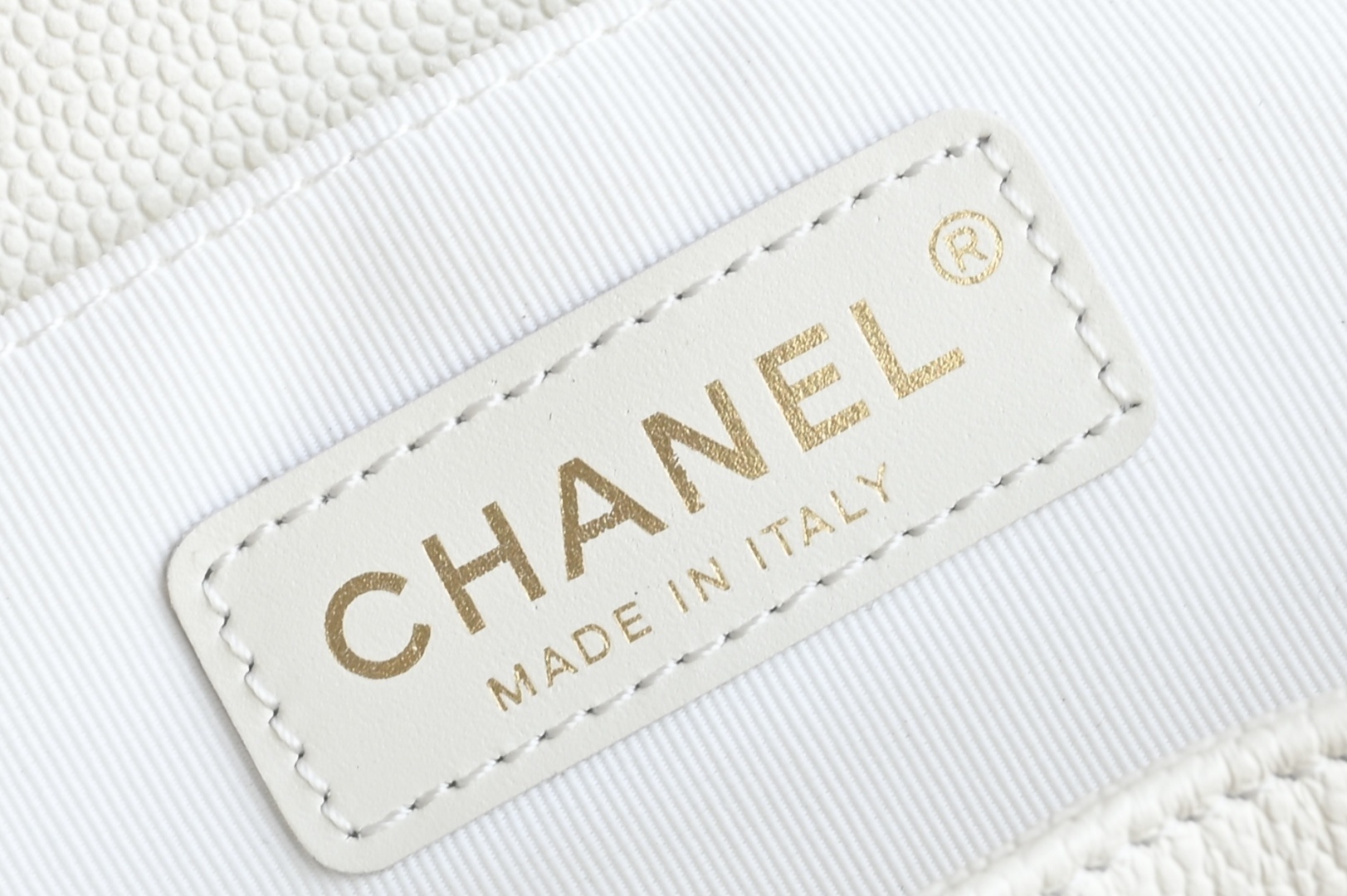 白金版▪️正品级 包装如图𝗖𝗵𝗮𝗻𝗲𝟭 𝟐𝟓𝐏 全新升级版🍀双口袋青蛙🐸复古背包 白色 中号专柜售价𝟦𝟫