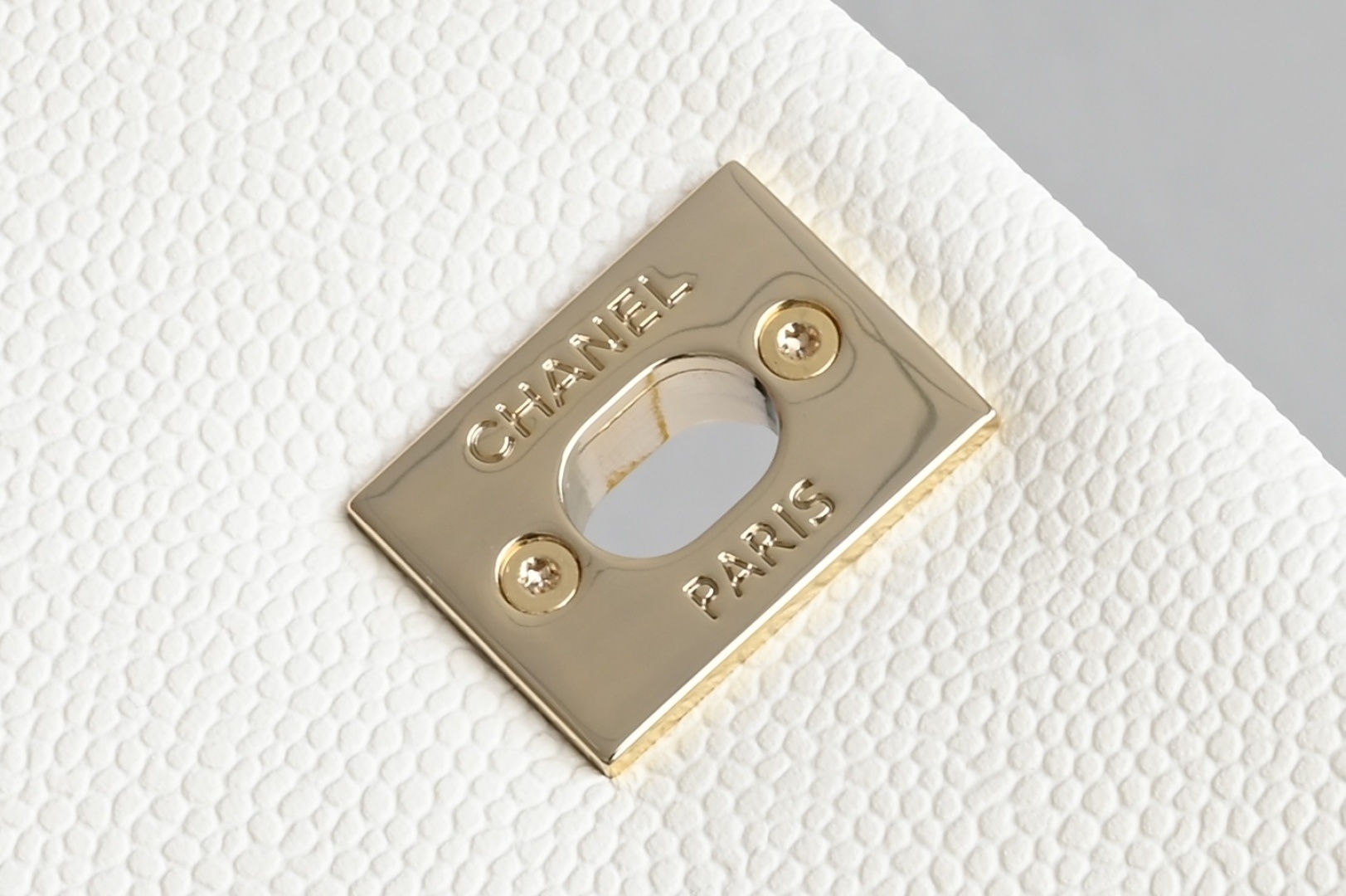 白金版▪️正品级 包装如图𝗖𝗵𝗮𝗻𝗲𝟭 𝟐𝟓𝐏 全新升级版🍀双口袋青蛙🐸复古背包 白色 中号专柜售价𝟦𝟫