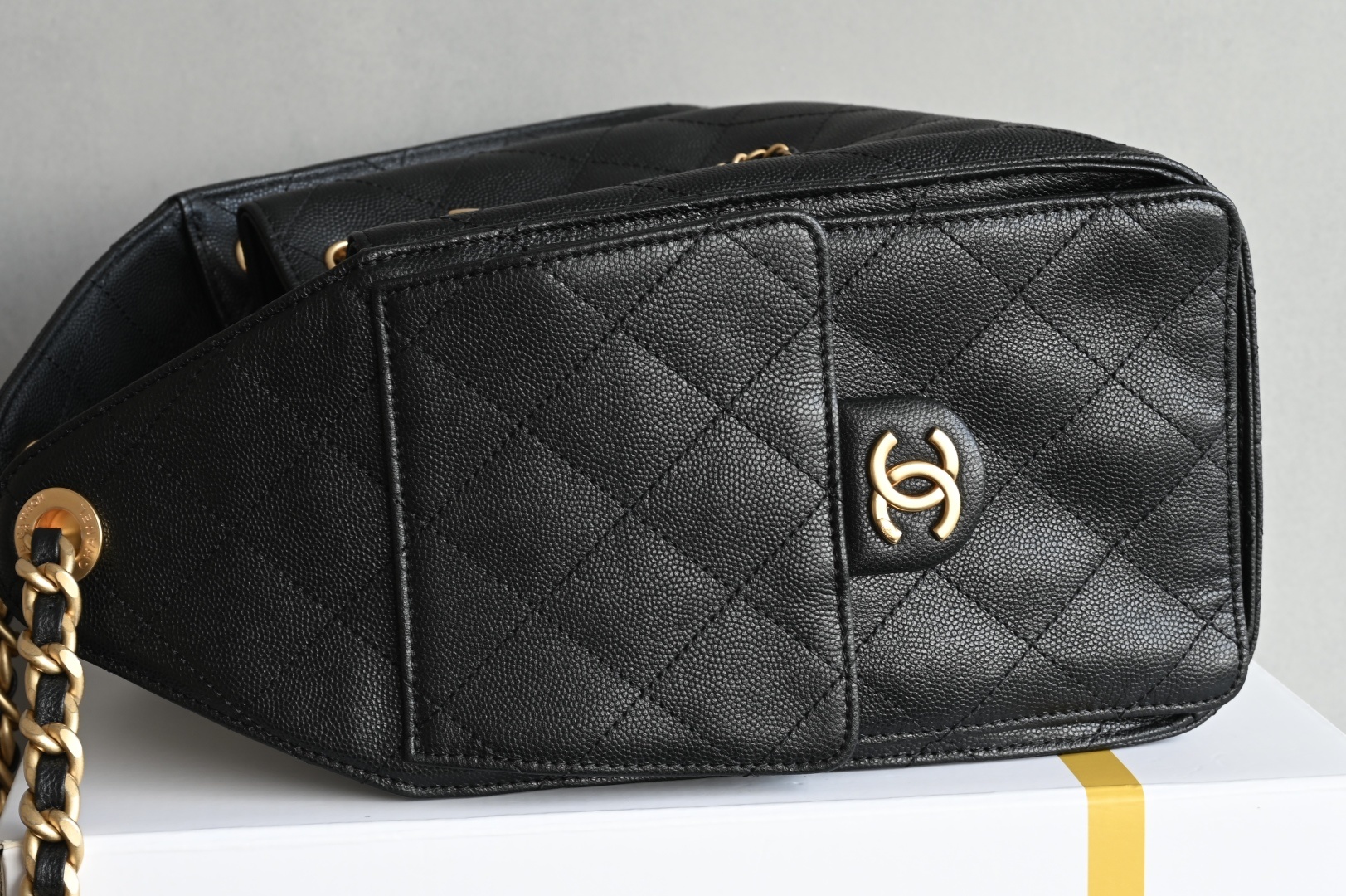 白金版▪️正品级 包装如图全新到货🆕𝗖𝗵𝗮𝗻𝗲𝟭 𝟮𝟱𝐒𝟐𝟓𝐁𝐚𝐠嬉皮购物包小号 黑色♥专柜售价𝟦𝟩𝟪𝟢