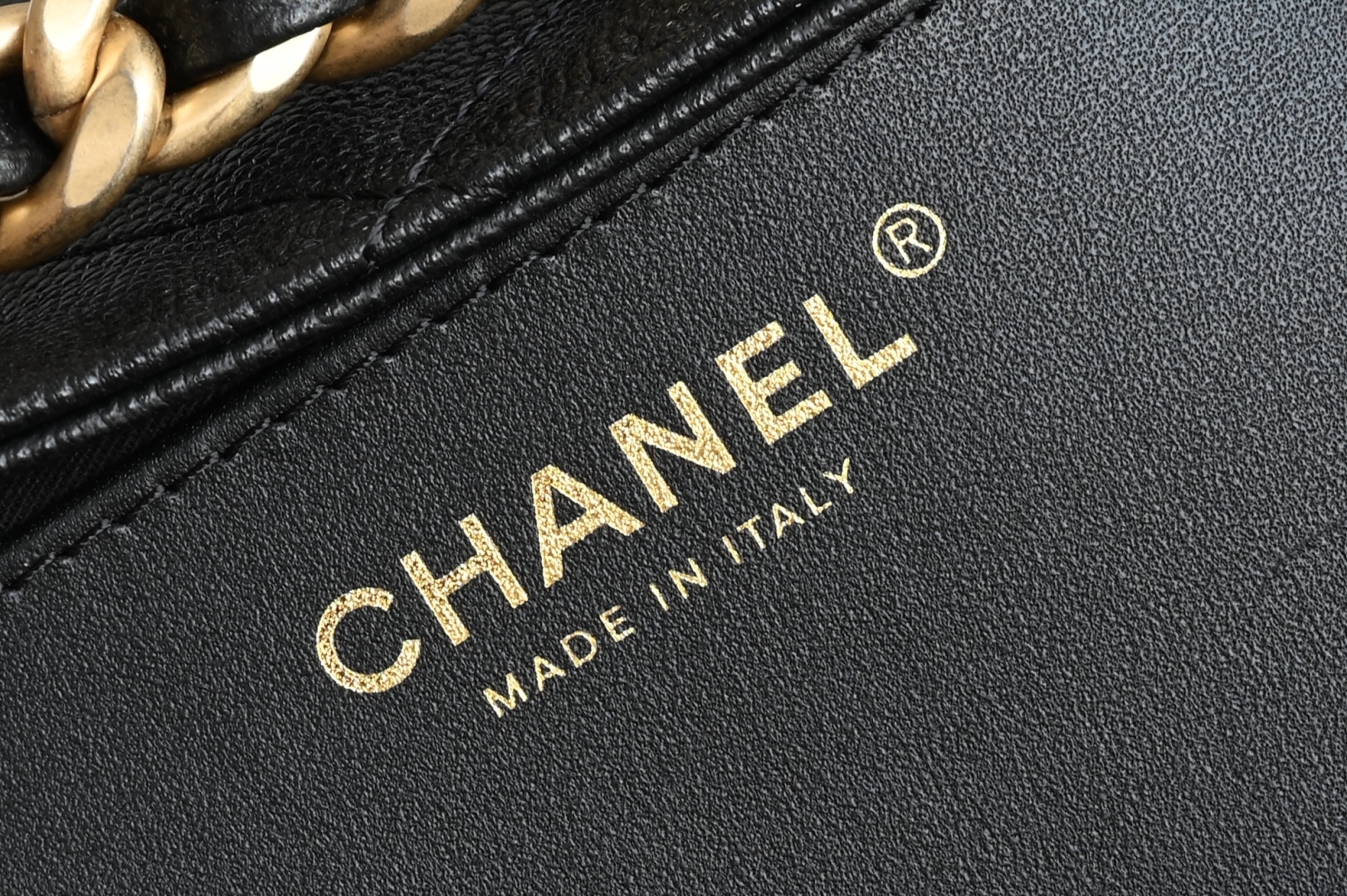 白金版▪️正品级 包装如图全新到货🆕𝗖𝗵𝗮𝗻𝗲𝟭 𝟮𝟱𝐒𝟐𝟓𝐁𝐚𝐠嬉皮购物包小号 黑色♥专柜售价𝟦𝟩𝟪𝟢