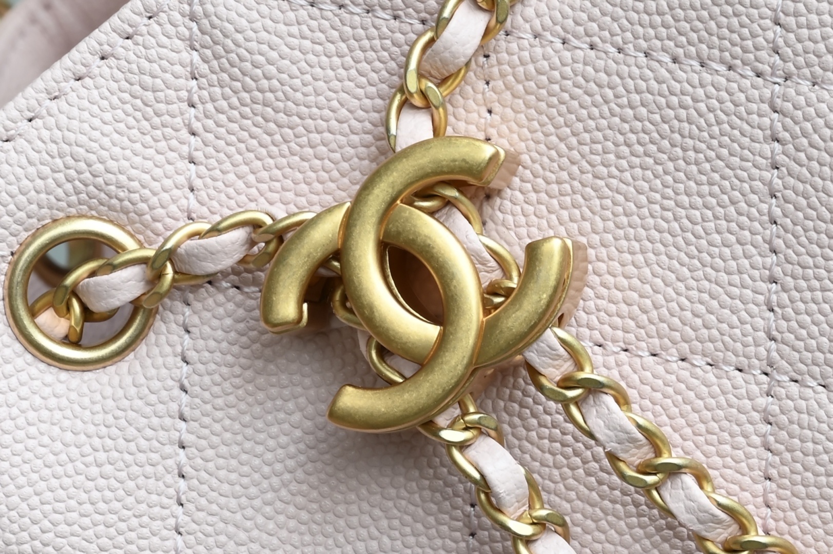 白金版▪️正品级 包装如图全新到货🆕𝗖𝗵𝗮𝗻𝗲𝟭 𝟮𝟱𝐒𝟐𝟓𝐁𝐚𝐠嬉皮购物包小号 粉色专柜售价𝟦𝟩𝟪𝟢𝟢