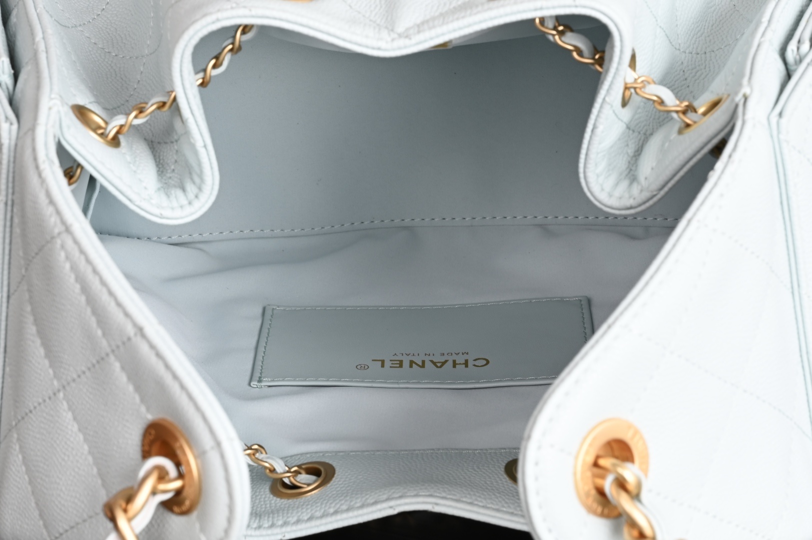 白金版▪️正品级 包装如图全新到货🆕𝗖𝗵𝗮𝗻𝗲𝟭 𝟮𝟓𝐬𝟐𝟓𝐁𝐚𝐠嬉皮购物包小号 浅蓝专柜售价𝟦𝟩𝟪𝟢𝟢